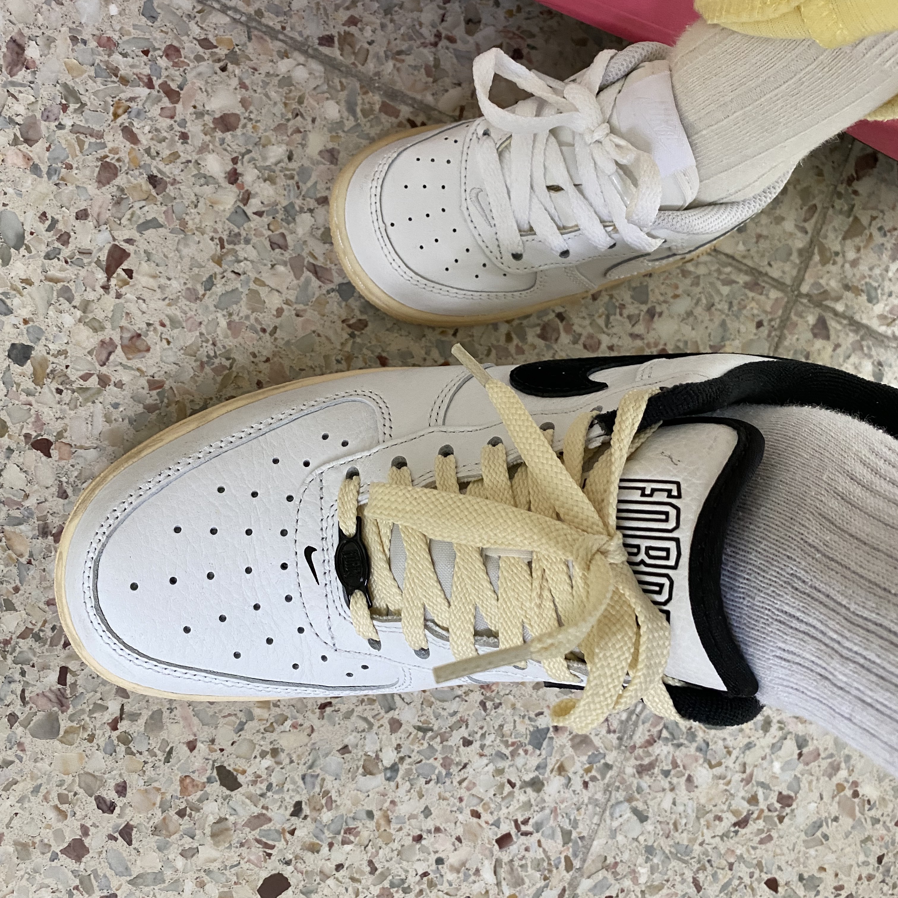 (W) Nike Air Force 1 '07 LX Black and Summit White 착용 스타일 - 2