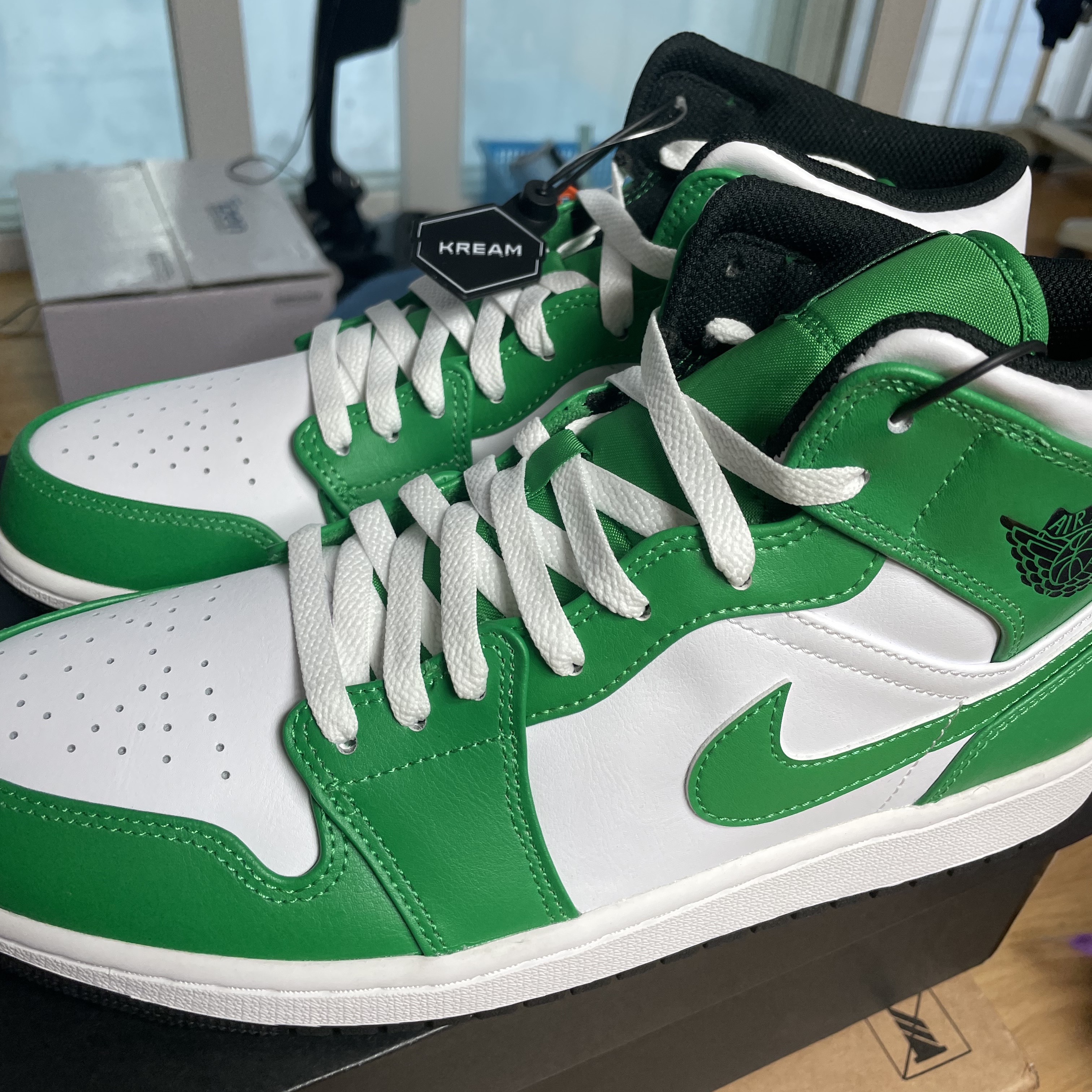 Jordan 1 Mid Lucky Green 착용 스타일 - 2