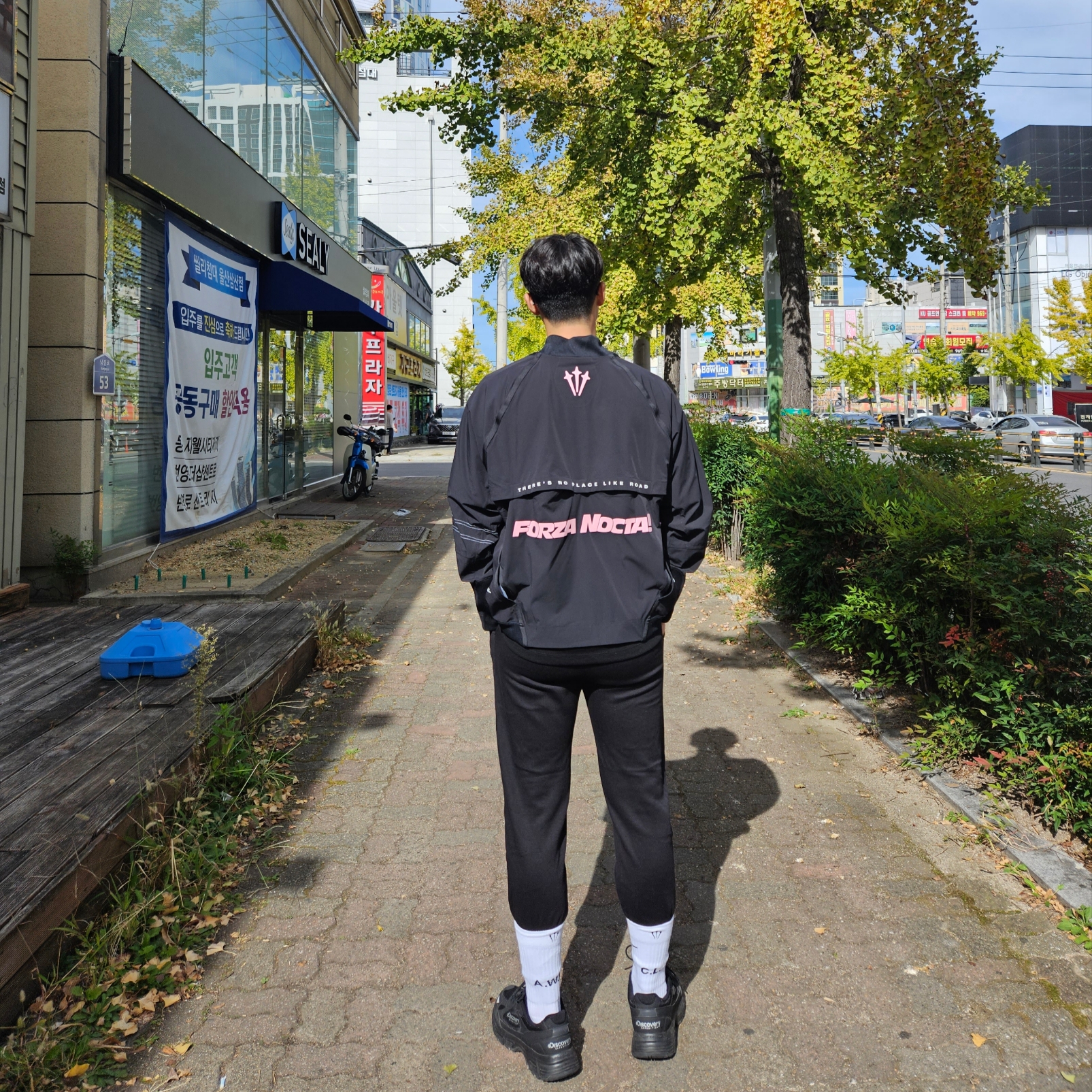 (W) Nike x Drake Nocta NRG LR L/S Crew Black (DV3631-010), Nike x Drake Nocta Socks White (3 Pack) 착용 스타일