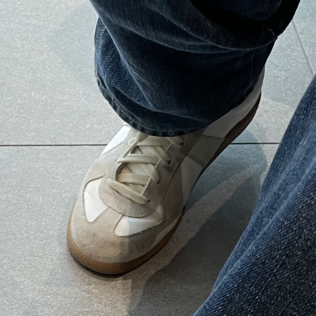 (W) Maison Margiela Calfskin Replica Sneakers White 착용 스타일
