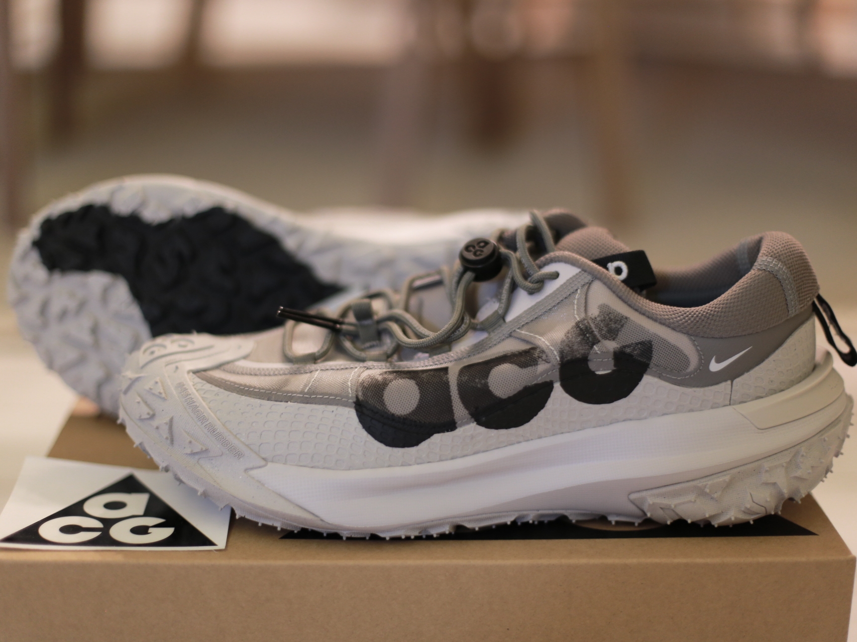 Nike ACG Mountain Fly 2 Low Light Iron Ore Black 착용 스타일 - 4