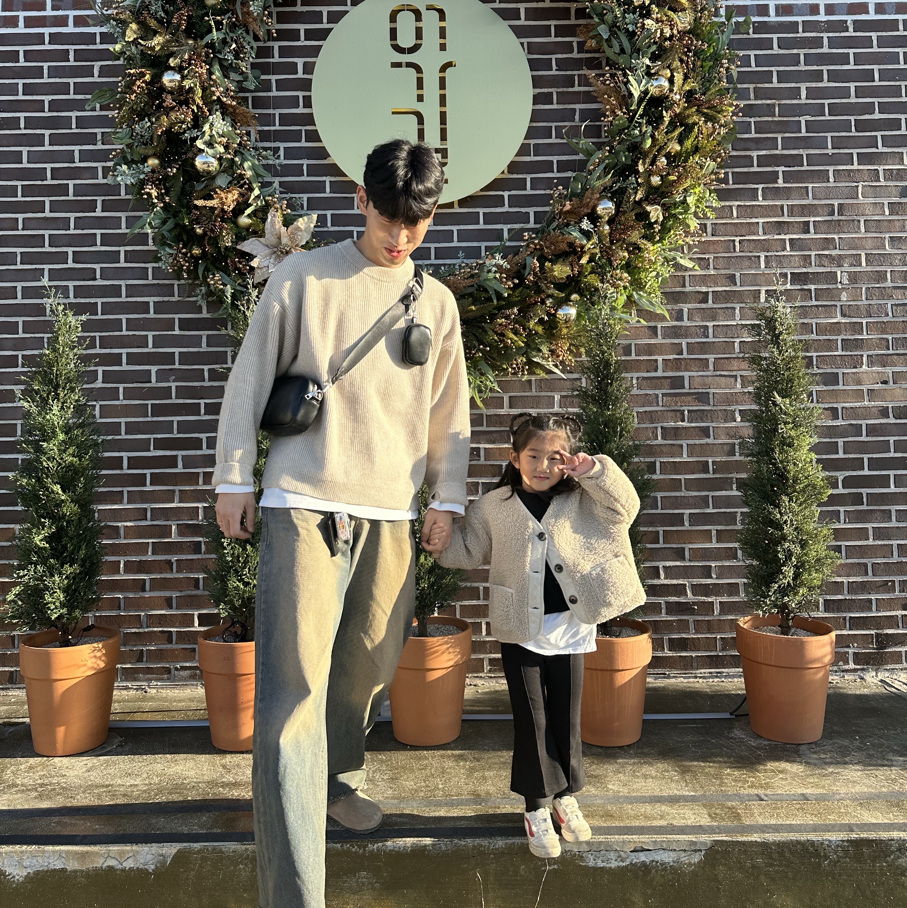 부녀룩🤭 인스타>183cm_65kg_265mm님의 스타일 - 1