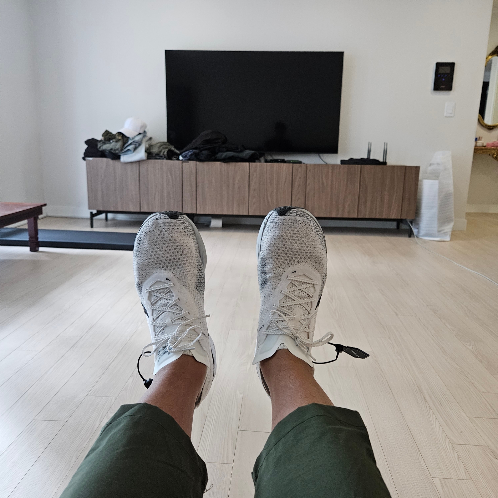 Nike ZoomX Vaporfly Next% 3 White Grey 착용 스타일 - 2