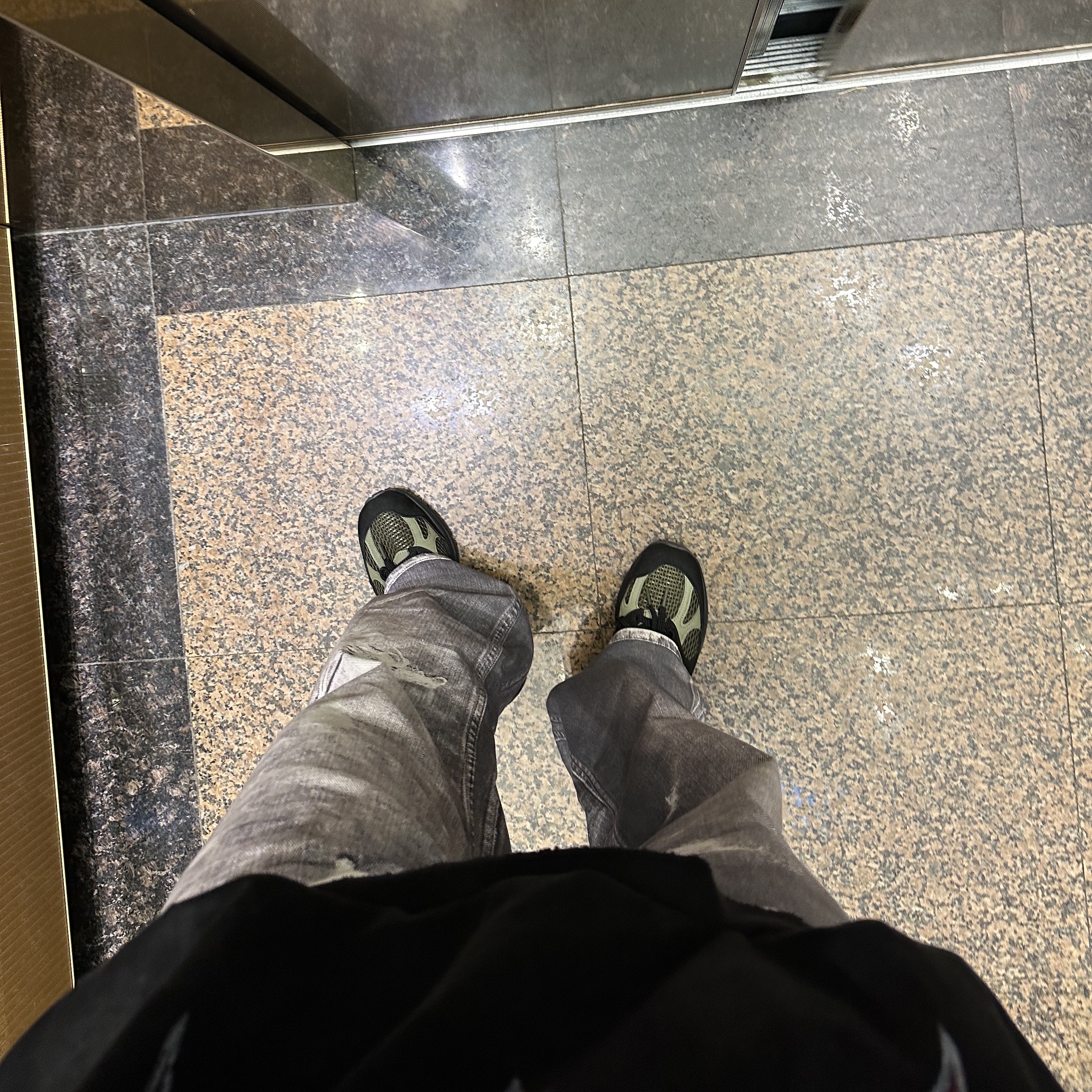 New Balance x Stone Island 991v2 Made in UK Black Olive Night 착용 스타일