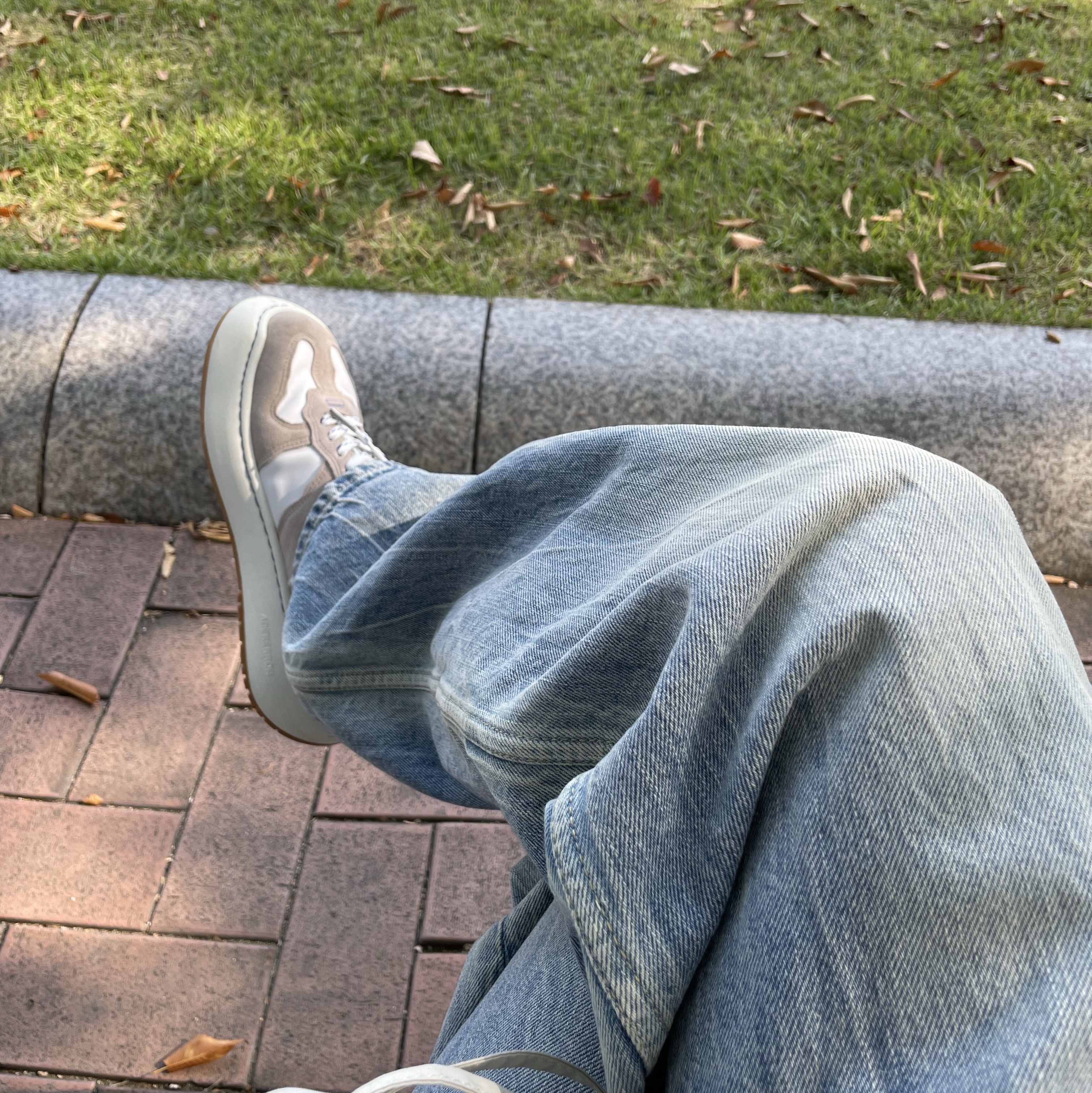 Ader Error Log; Baus Off White 착용 스타일