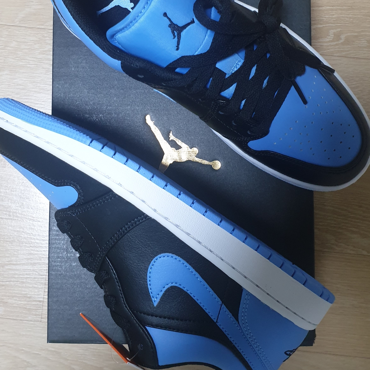 Jordan 1 Low Black University Blue 착용 스타일