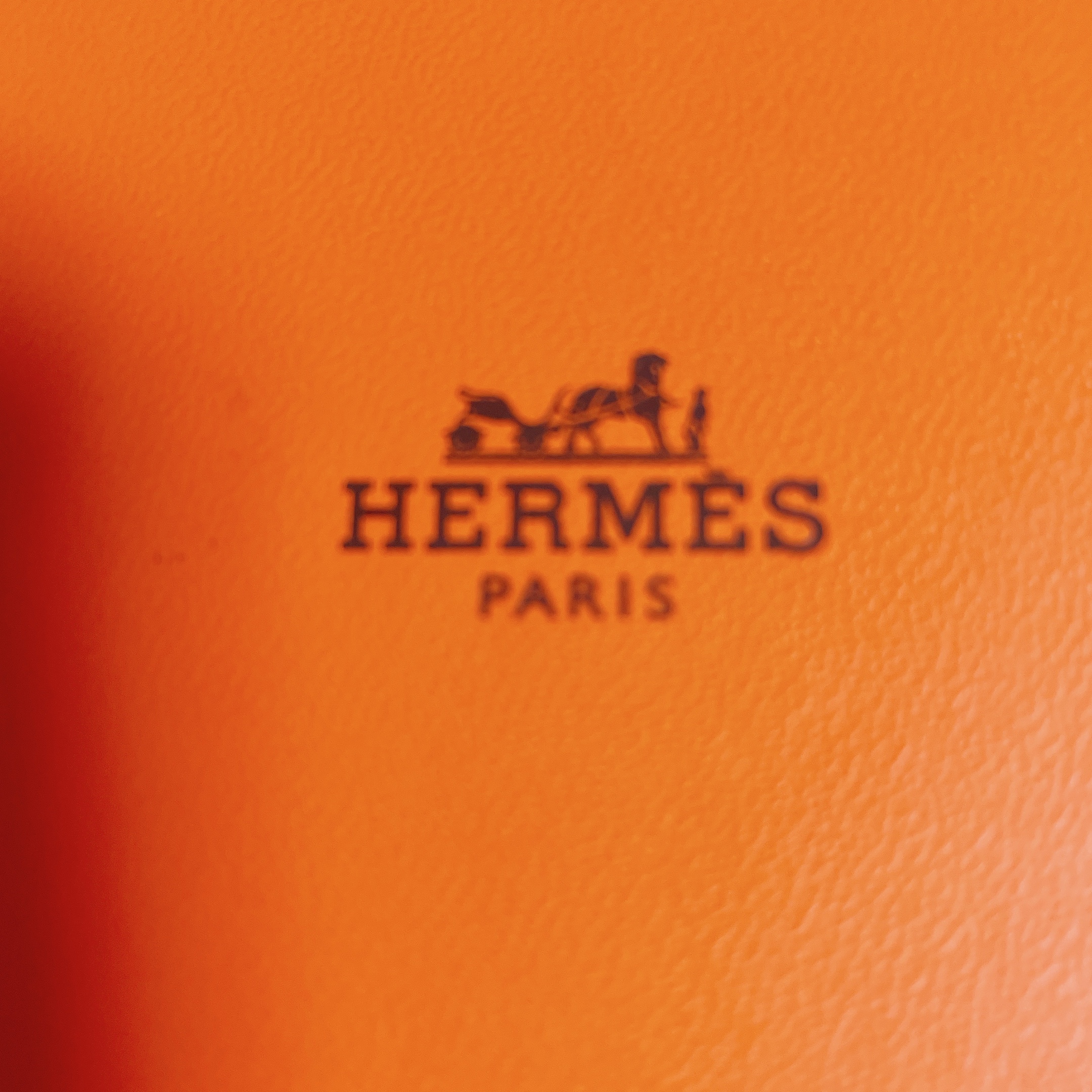 (W) Hermes Clic H Bracelet Rose Gold & Blanc 착용 스타일 - 1