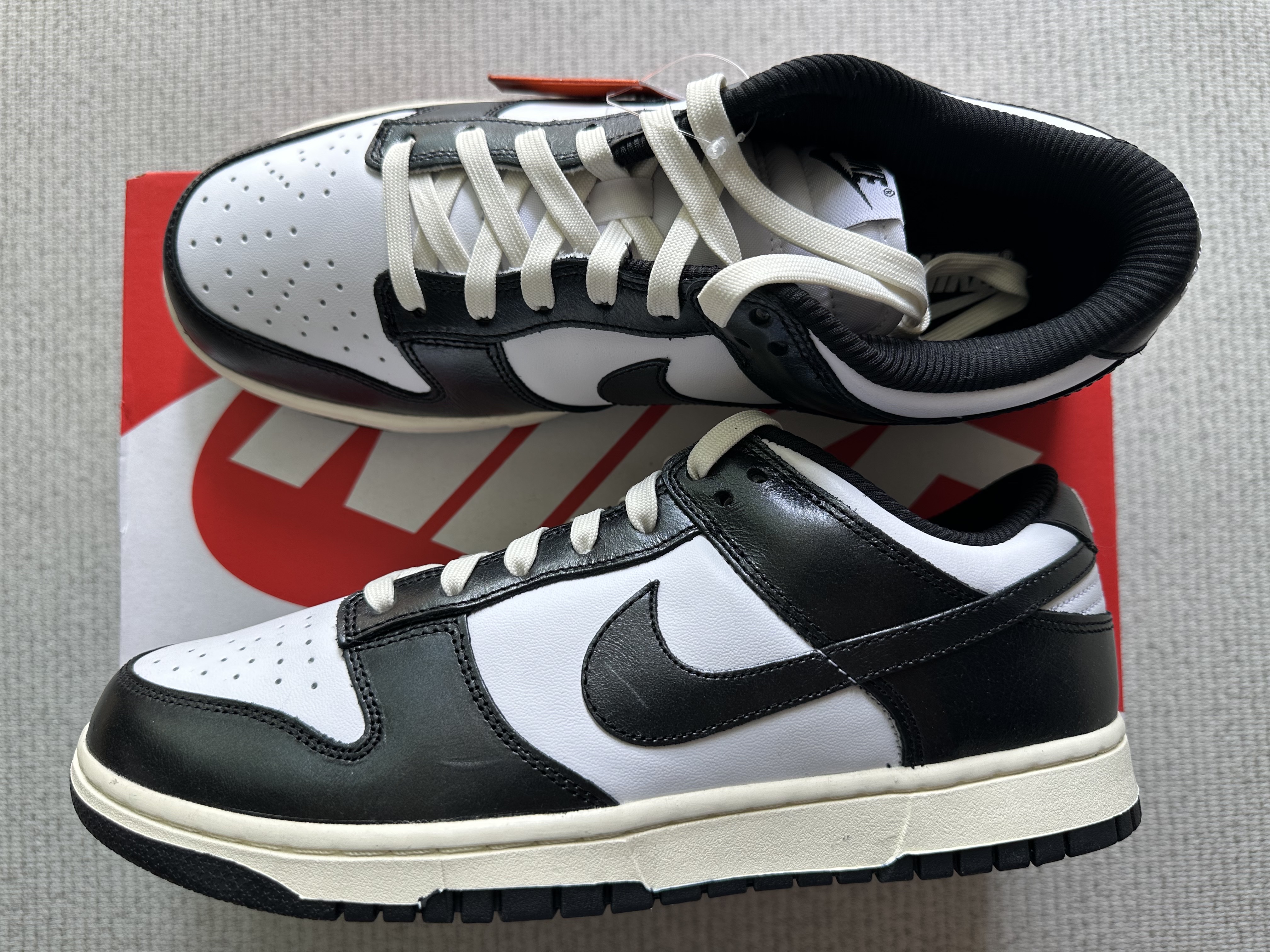 (W) Nike Dunk Low Vintage Black and White 착용 스타일