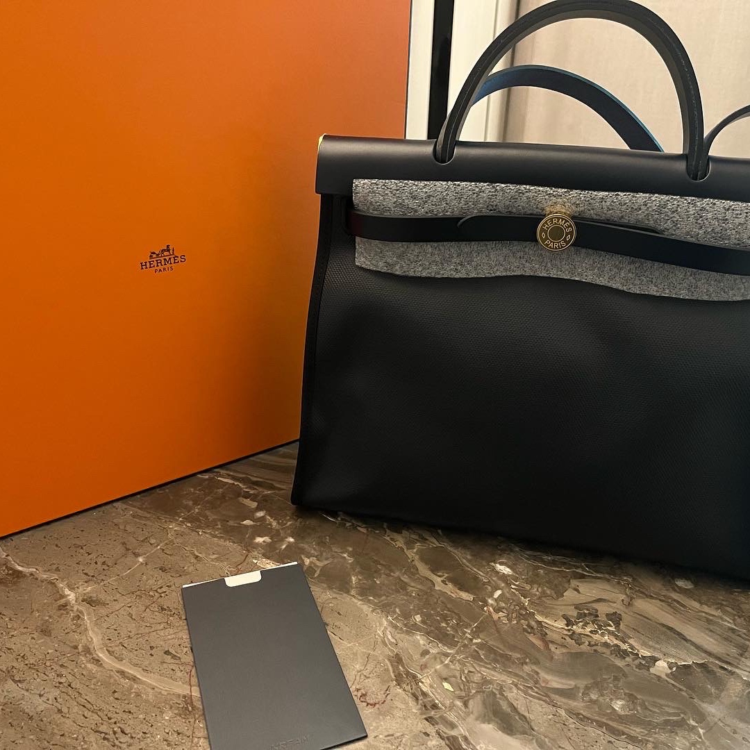 Hermes Herbag Zip 31 Bag Sellier H Berlin Canvas Hunter Cowhide & Gold Caban Ecru Noir Bleu Indigo 착용 스타일 - 2
