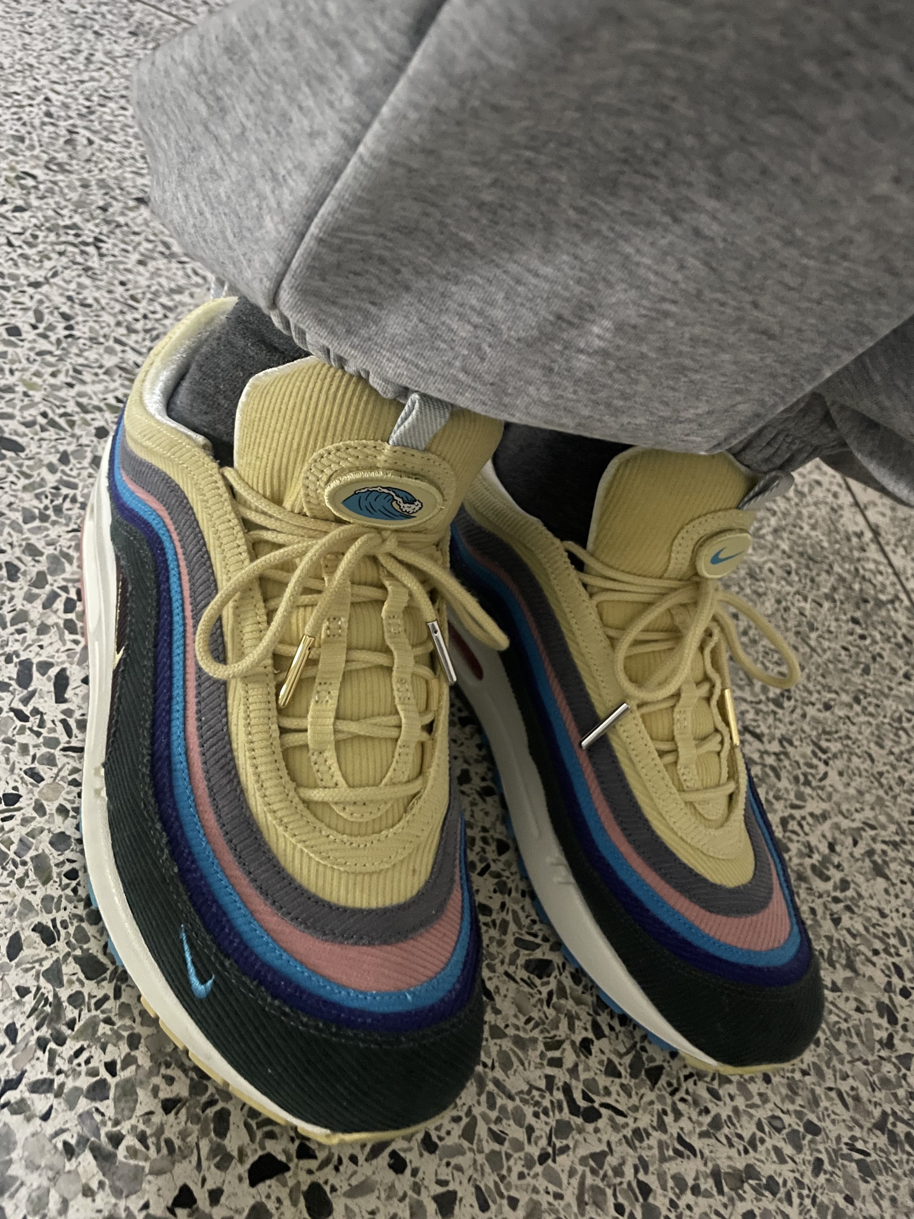 Supreme Box Logo Crewneck Black - 22FW, Nike x Sean Wotherspoon Air Max 1/97 착용 스타일 - 4