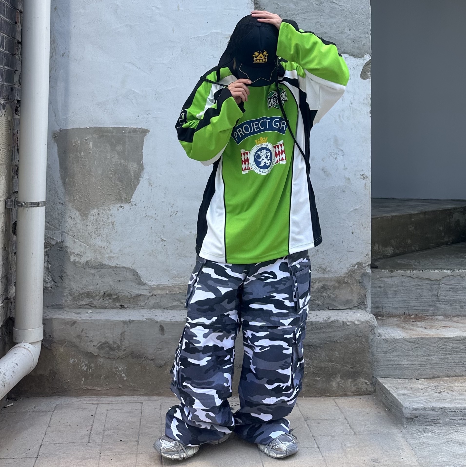 Project G/R Long Sleeve Football Jersey Green, Project G/R Oversized Convertible Cargo Pants City Camo 착용 스타일 - 5