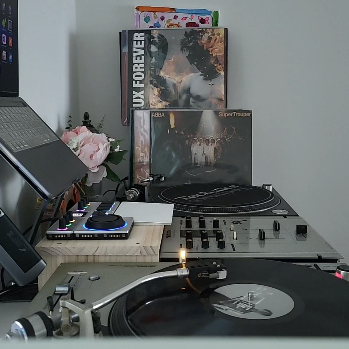 Deux Forever Remastered Limited Edition LP 착용 스타일