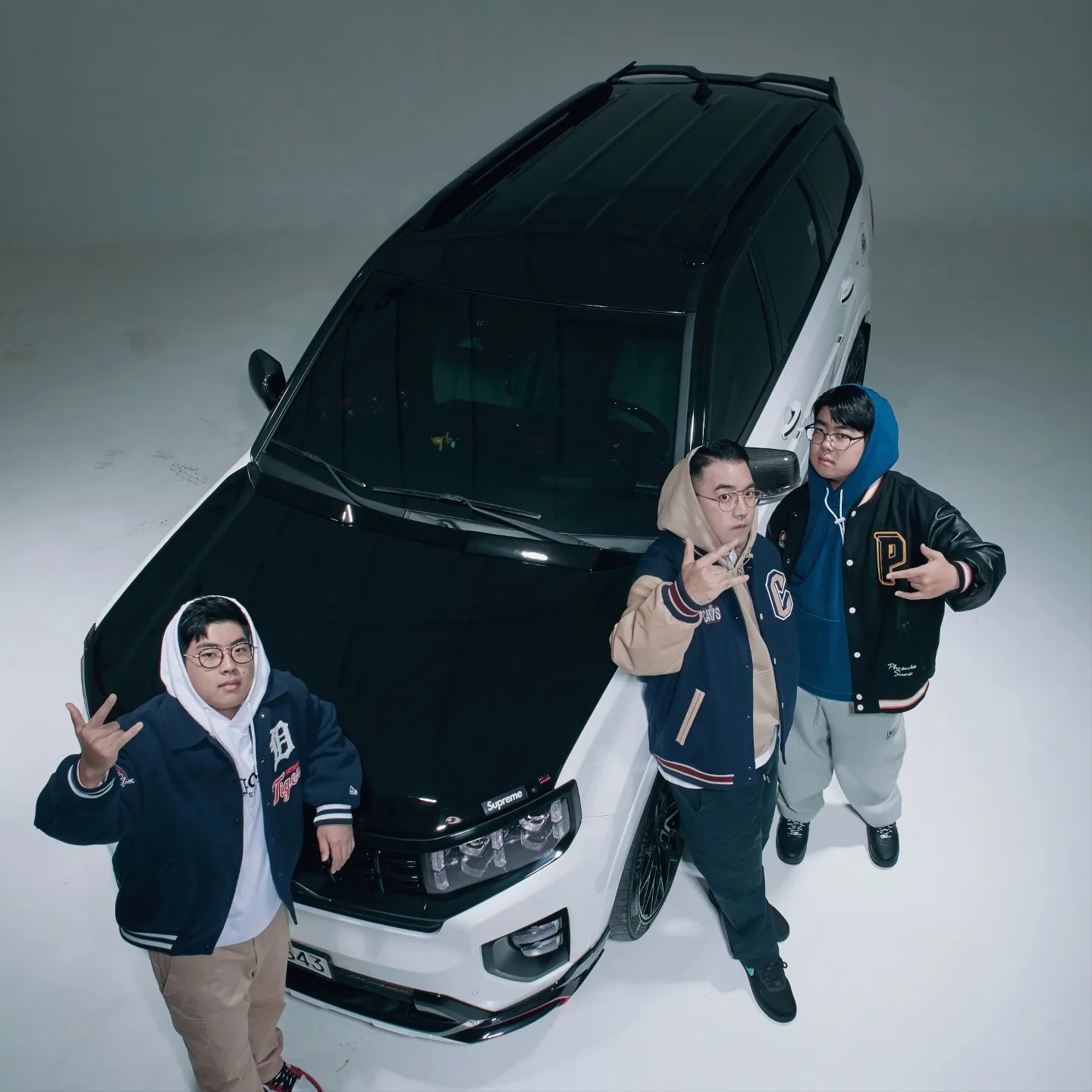 Jordan 1 Retro High OG Chicago 2022, Nike x Supreme Air Force 1 Low Black 착용 스타일 - 5