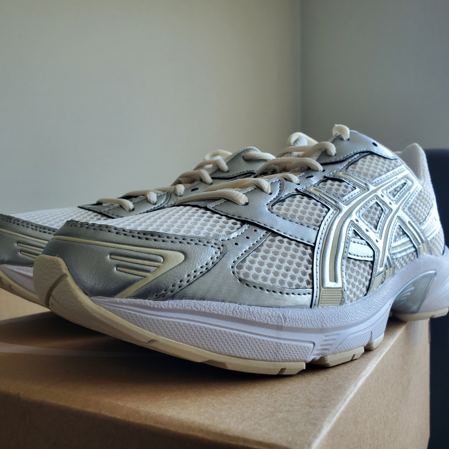 (W) Asics Gel-1130 Cream Pure Silver 착용 스타일 - 1