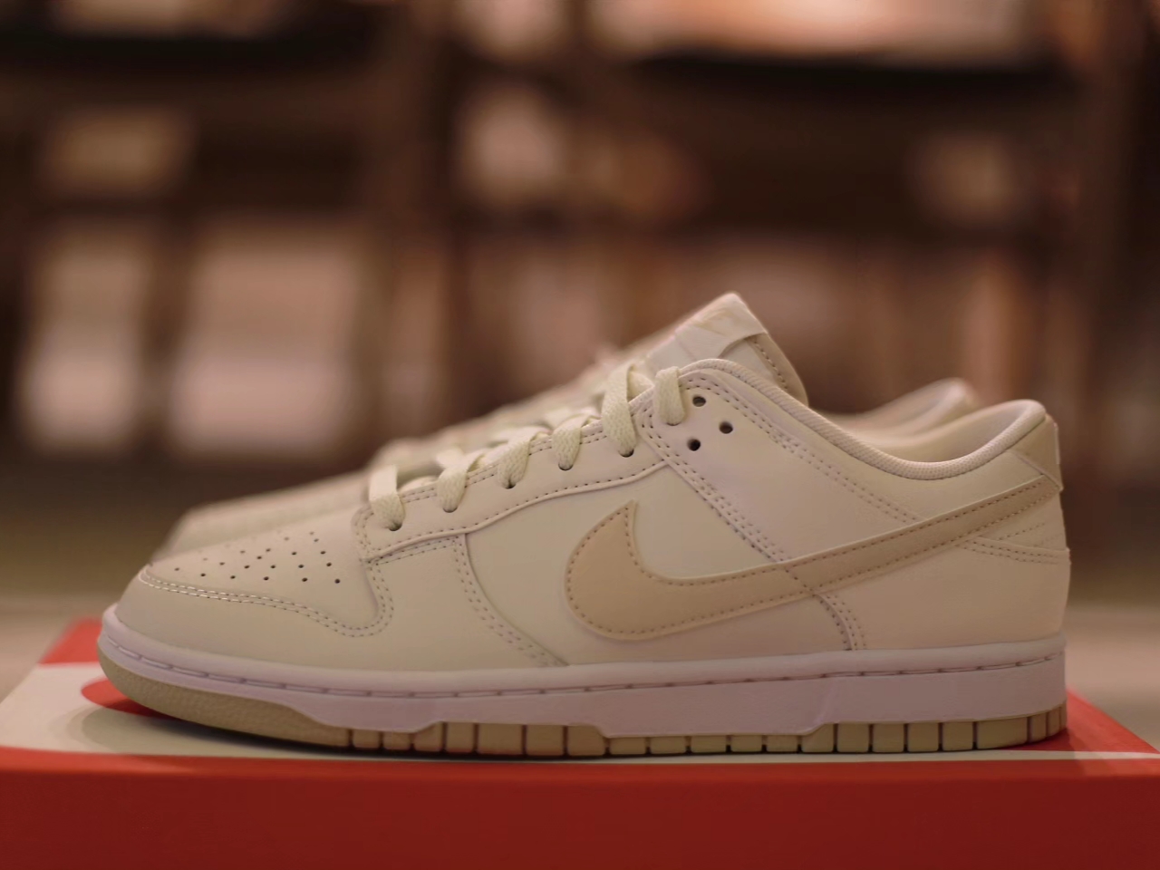 Nike Dunk Low Retro Phantom Sanddrift 착용 스타일 - 1