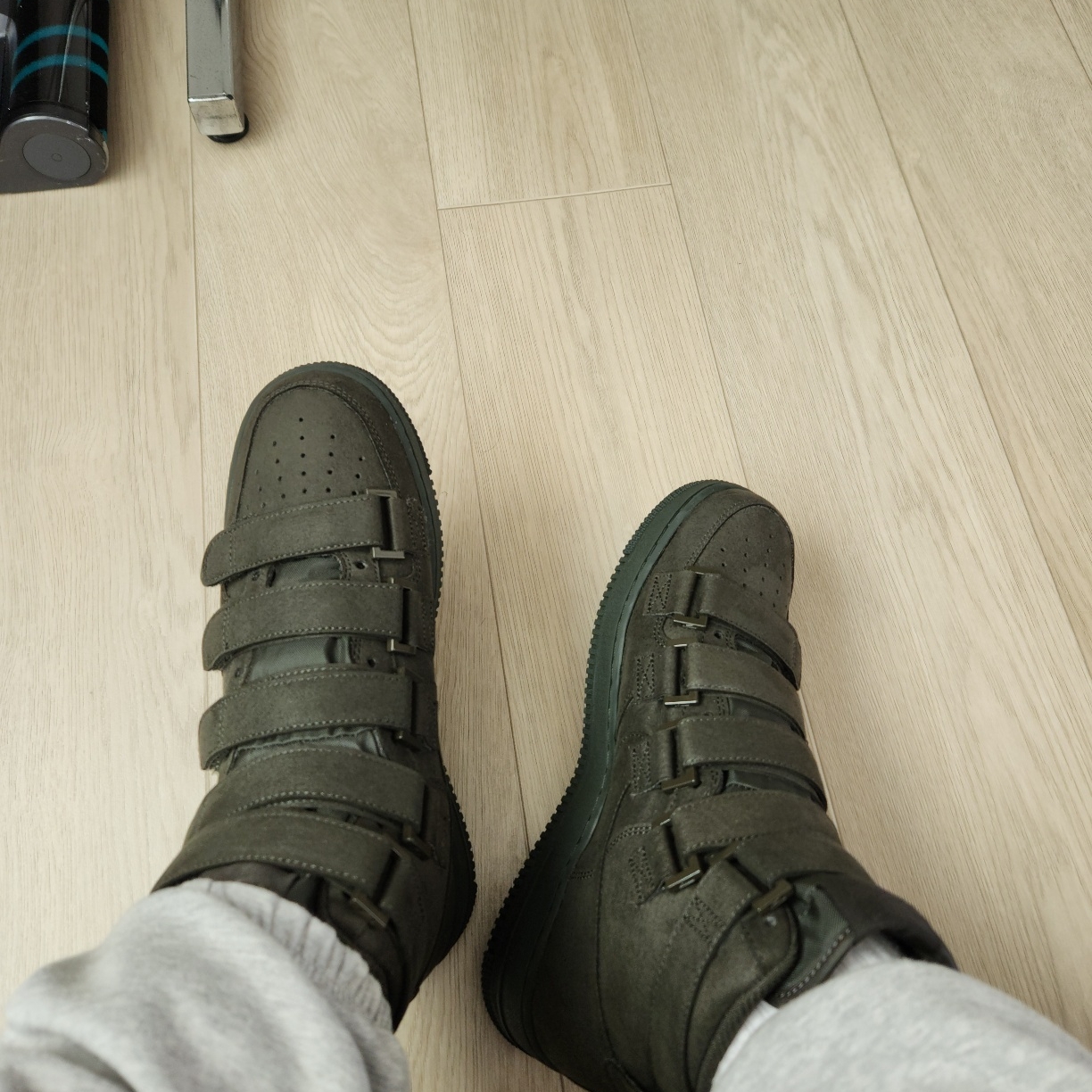 Nike x Billie Eilish Air Force 1 High '07 SP Sequoia 착용 스타일 - 3