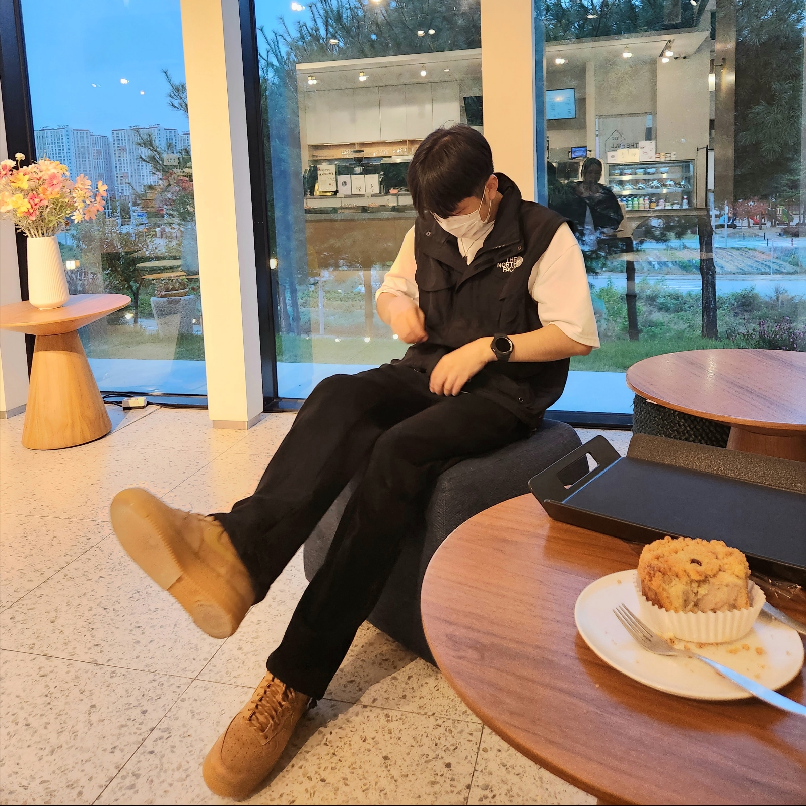 Nike Air Force 1 '07 WB Flax, Supreme x The North Face Trekking Convertible Jacket Black - 22SS 착용 스타일 - 1