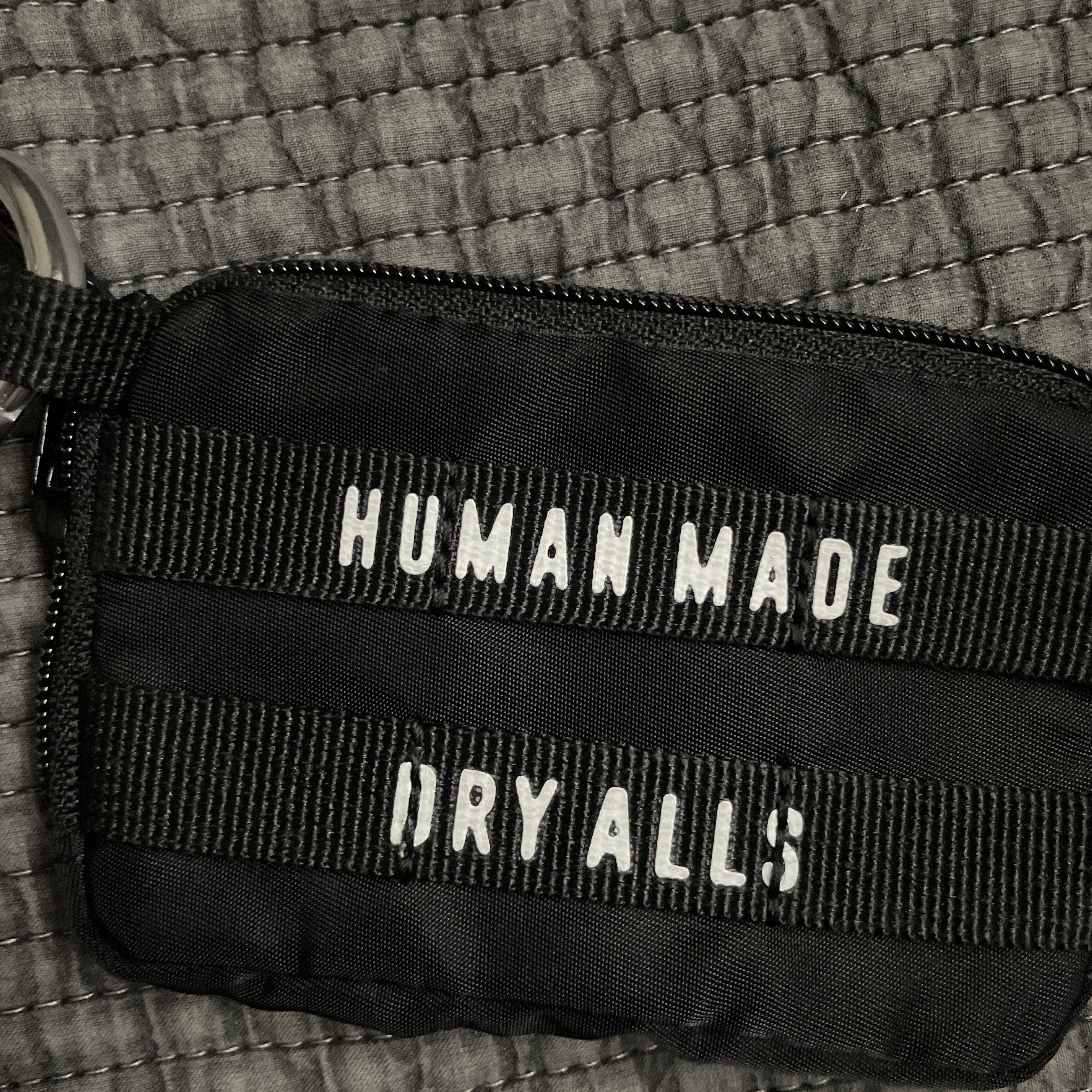 Human Made Military Card Case Navy 착용 스타일