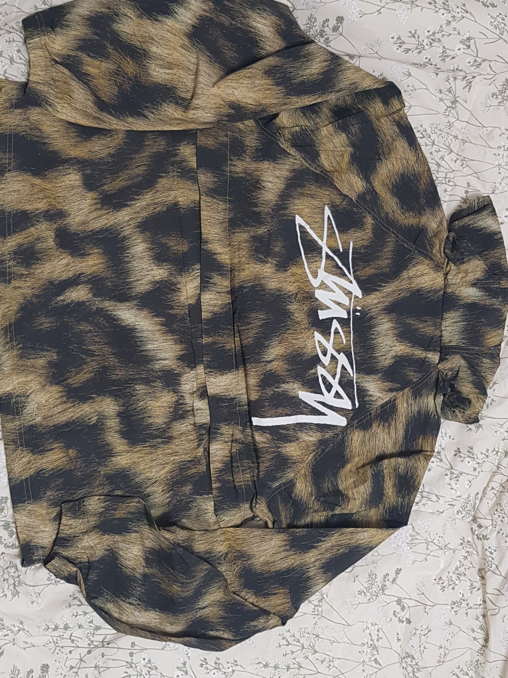 Stussy Fur Print Beach Shell Jacket Brown 착용 스타일 - 3