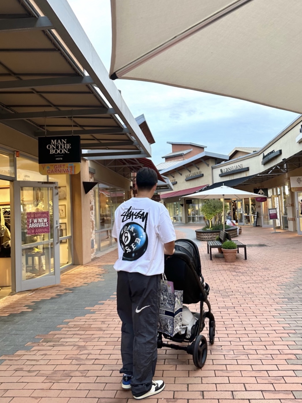 Stussy x Born X Raised 8 Ball T-Shirt White, Nike x Stussy Beach Pants Off Noir 착용 스타일