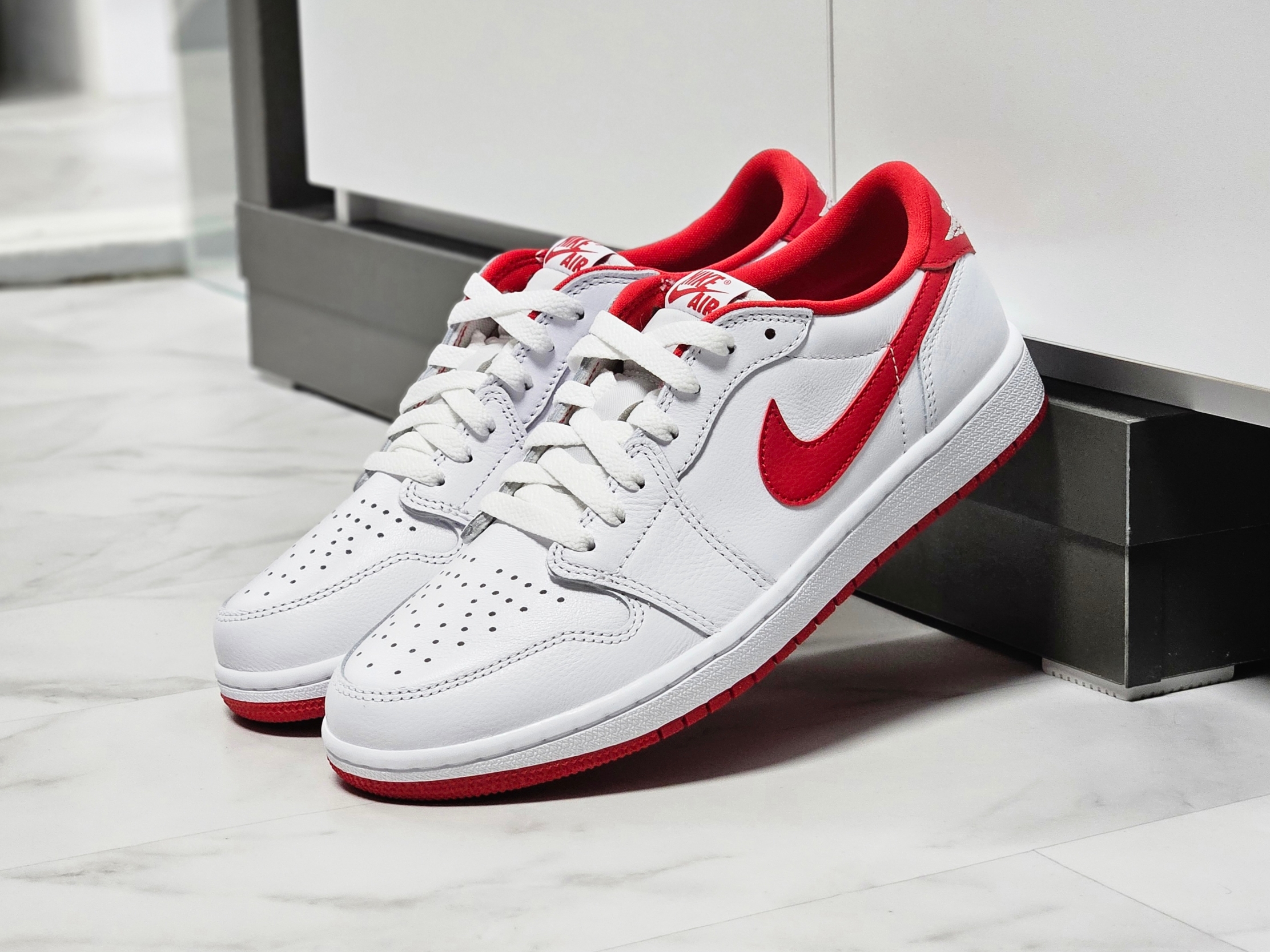Jordan 1 Retro Low OG University Red 착용 스타일 - 1