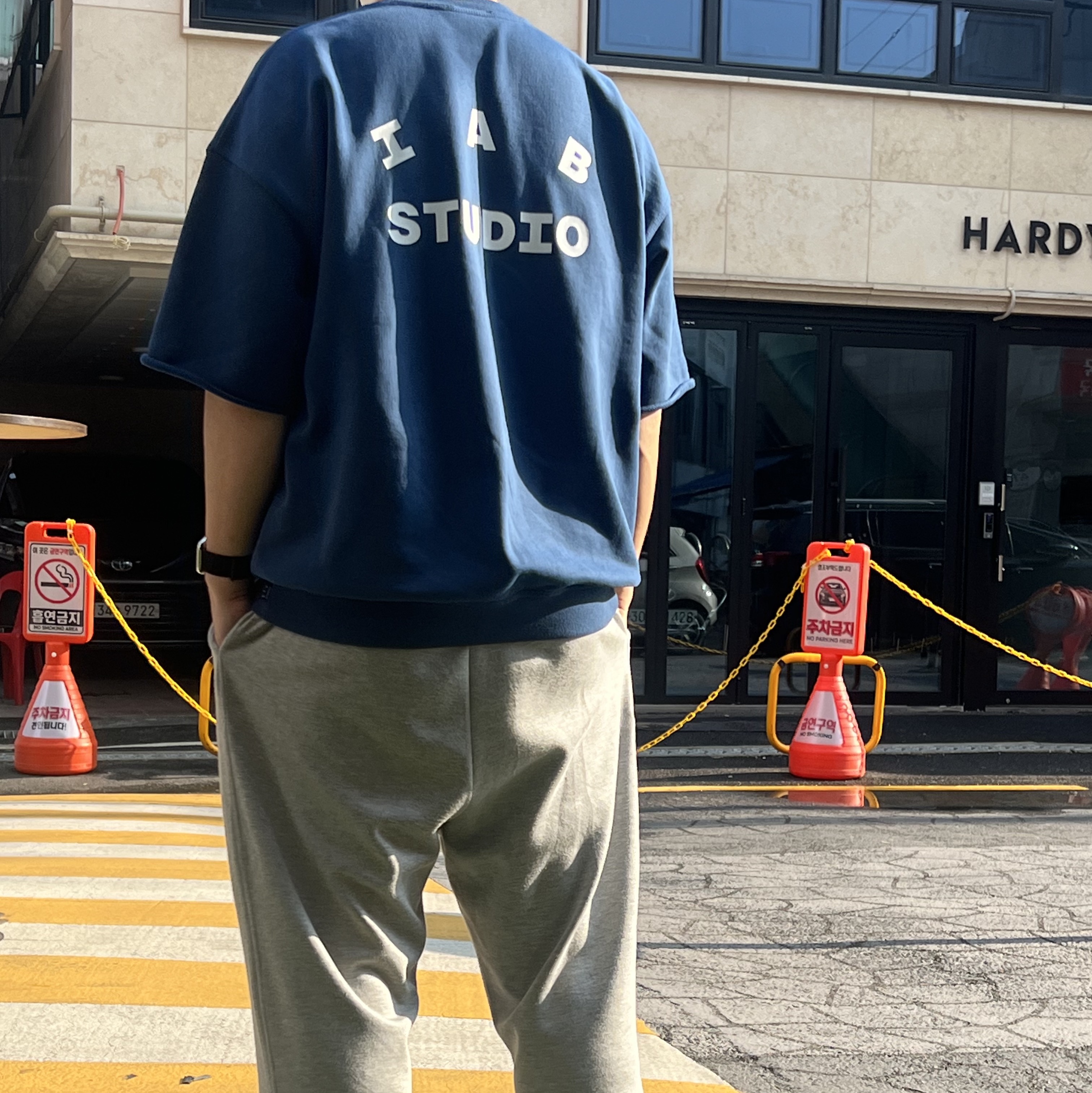 IAB Studio Heavy Short Sleeve Sweatshirt Navy - 23FW 착용 스타일