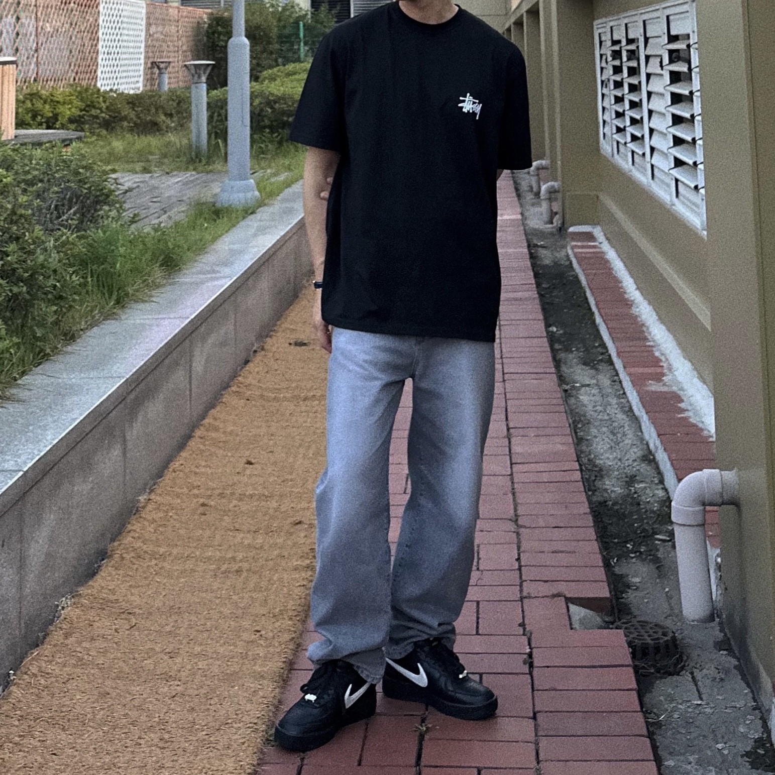 Nike x Ambush Air Force 1 Low SP Black, Stussy Melted T-Shirt Black 착용 스타일 - 2