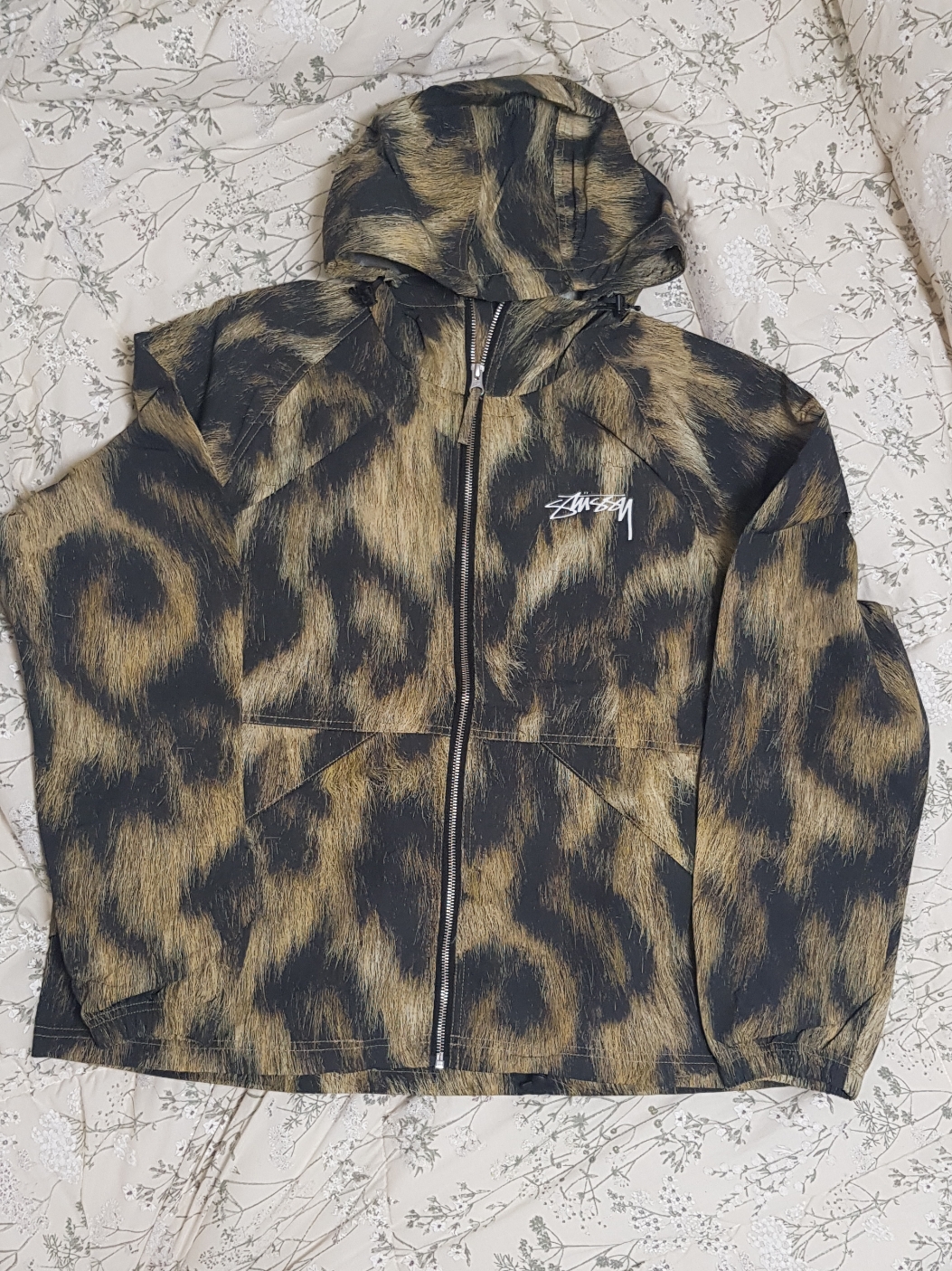 Stussy Fur Print Beach Shell Jacket Brown 착용 스타일 - 1