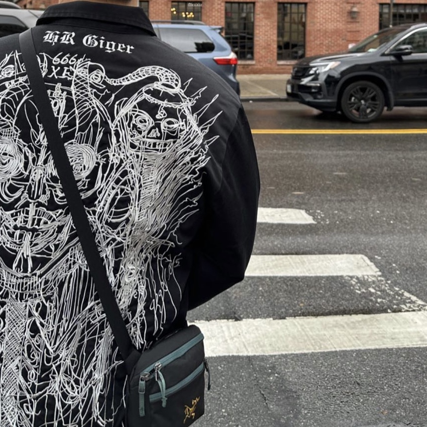 Supreme H.R. Giger Embroidered Work Jacket Black - 23FW 착용 스타일 - 2