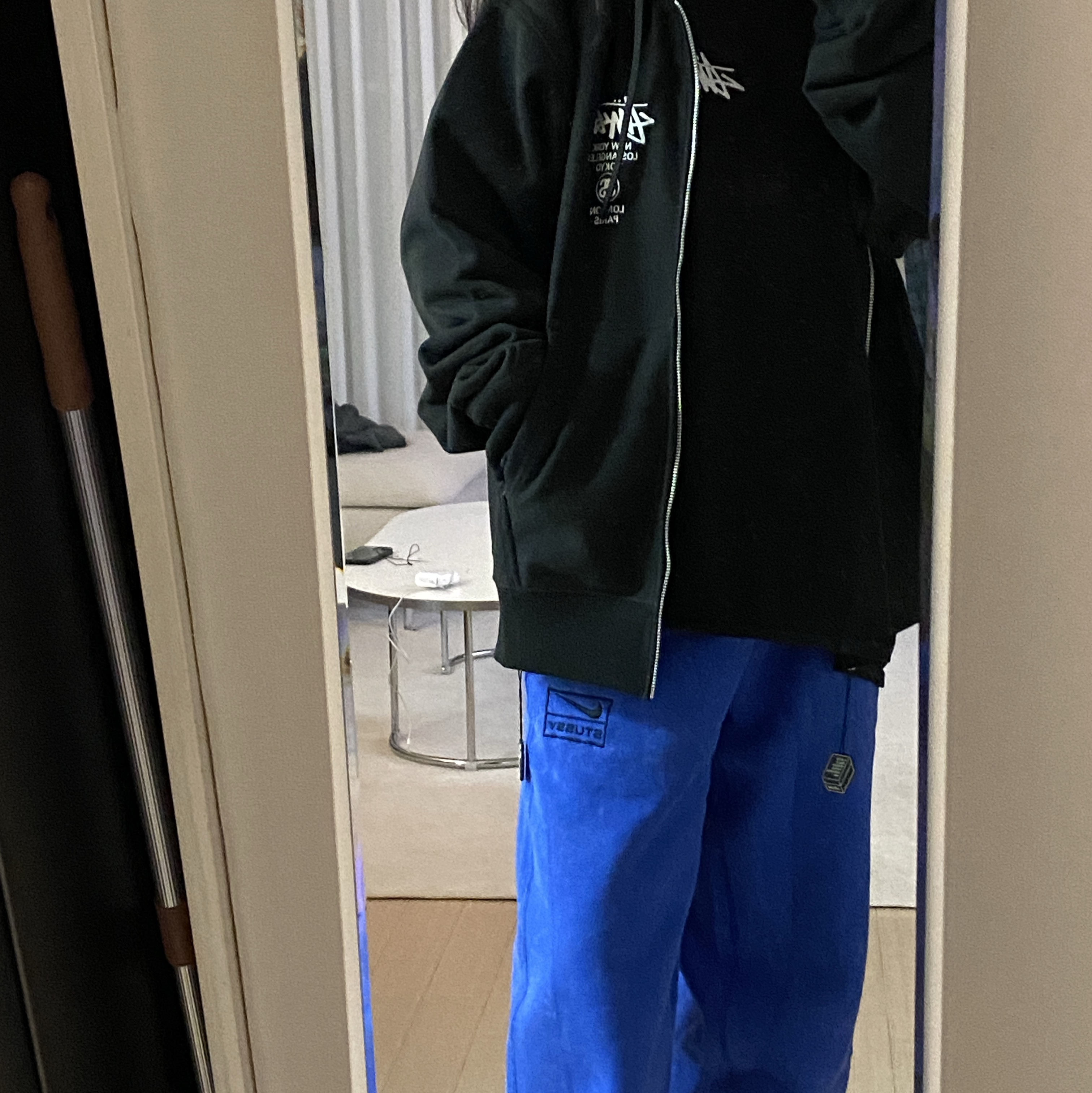 Nike x Stussy NRG Acid Washed Fleece Pants Game Royal (DR4025-480), Stussy Old Phone Pigment Dyed T-Shirt Black 착용 스타일