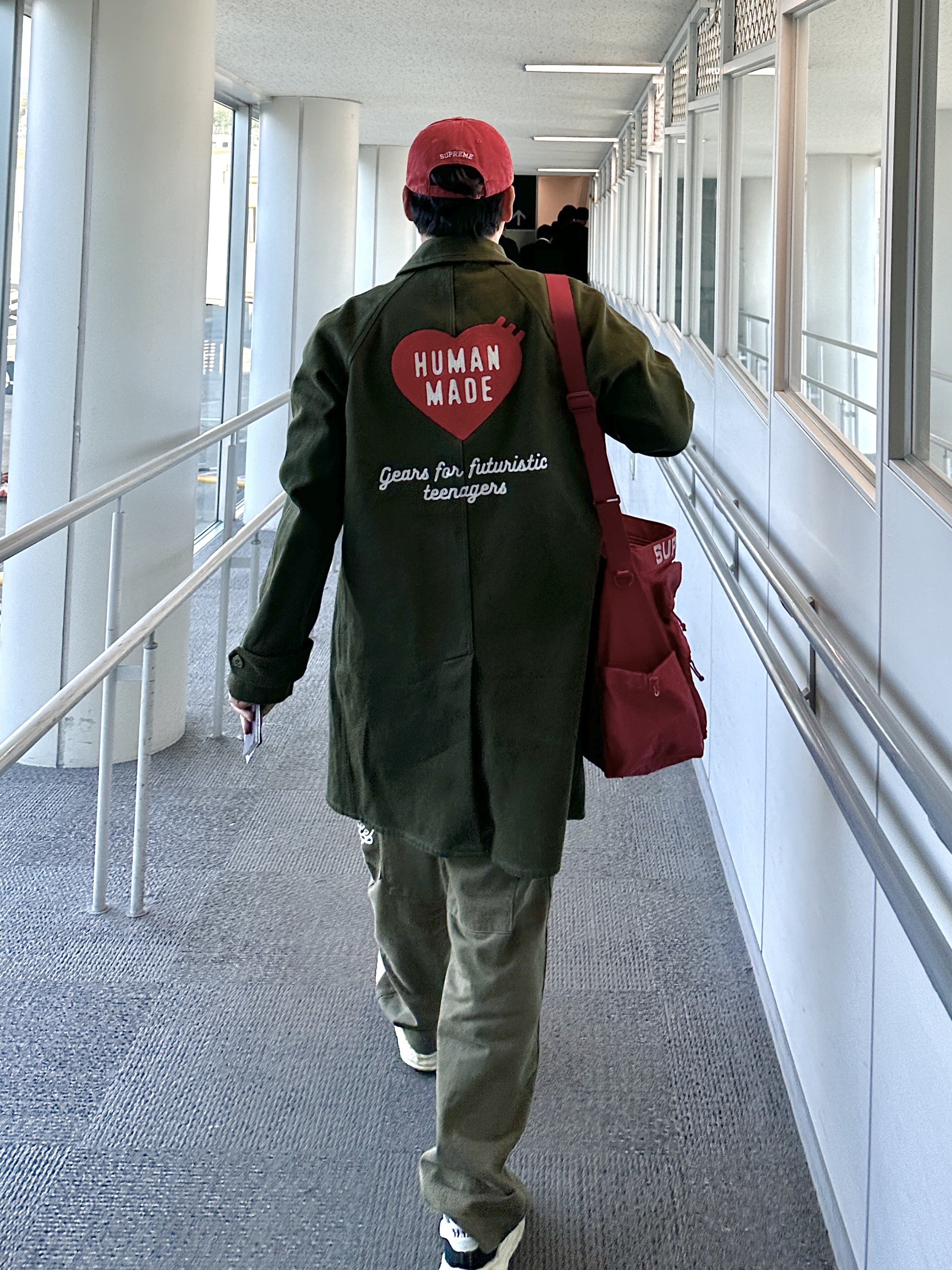 Human Made Balmacan Coat Olive Drab, Supreme Pigment Print S Logo 6-Panel Red - 23FW 착용 스타일 - 1