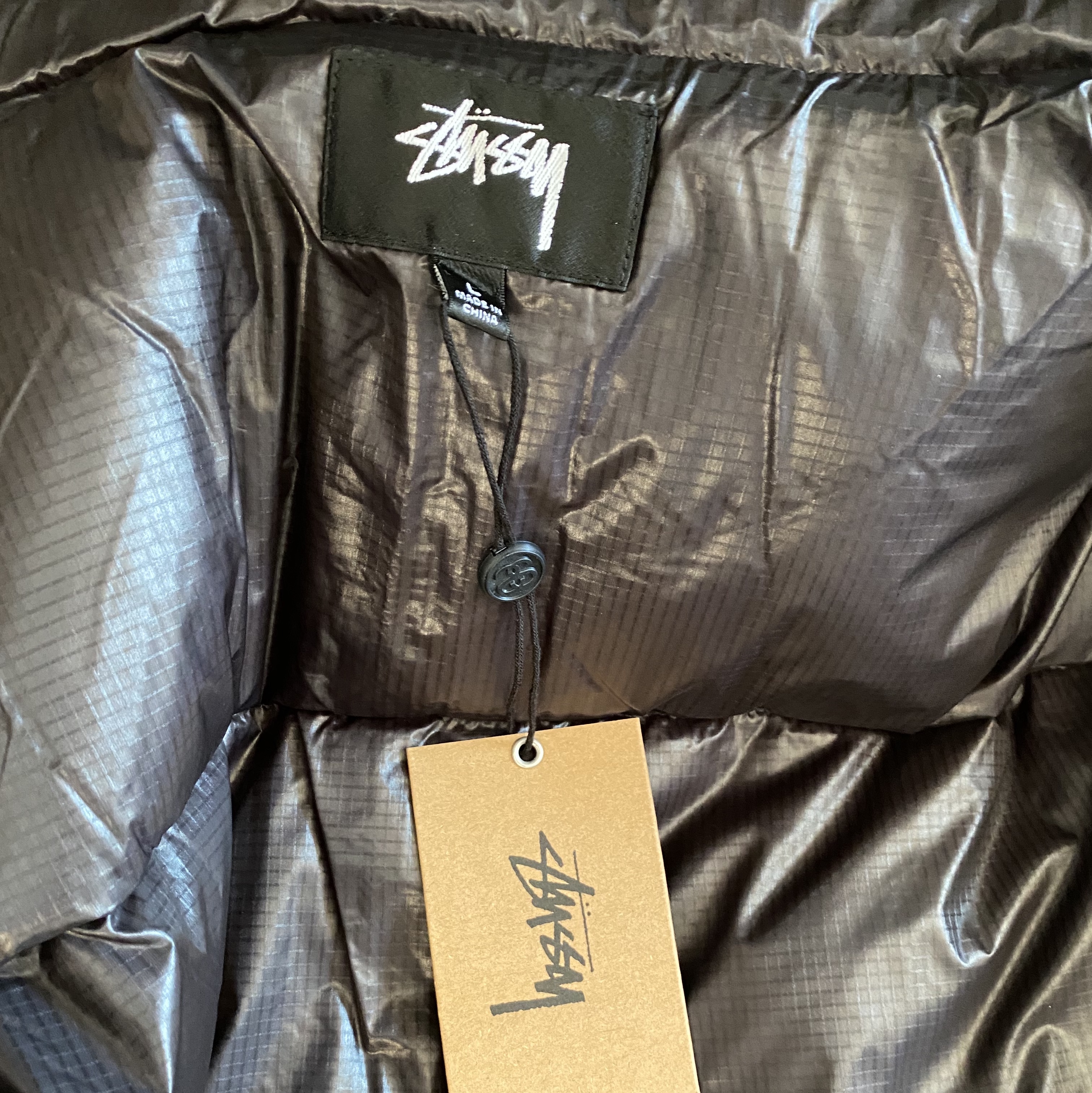Stussy Down Puffer Parachute Ripstop Charcoal 착용 스타일 - 3
