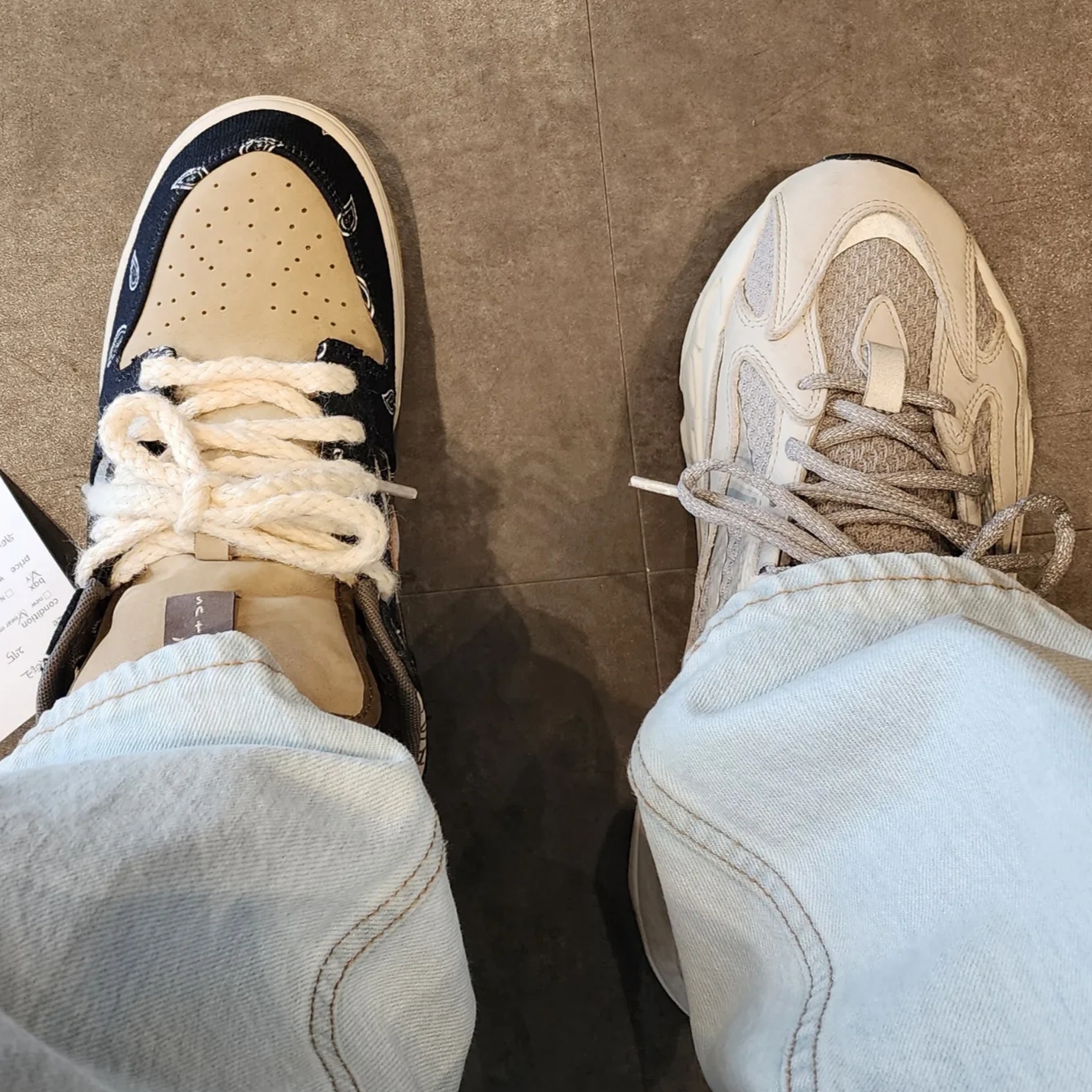 Nike x Travis Scott SB Dunk Low, Adidas Yeezy Boost 700 V2 Static 2018 착용 스타일