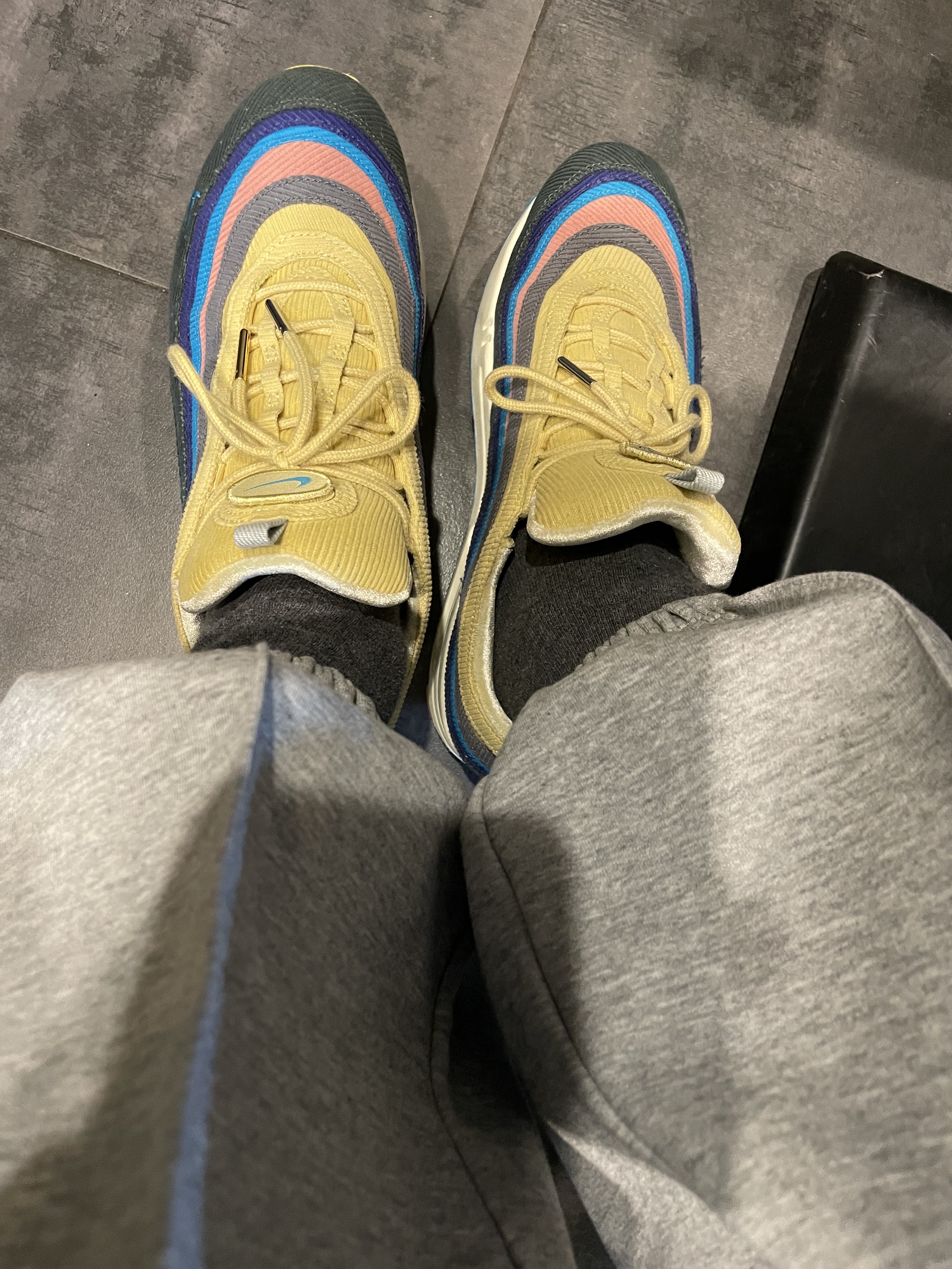 Supreme Box Logo Crewneck Black - 22FW, Nike x Sean Wotherspoon Air Max 1/97 착용 스타일 - 3