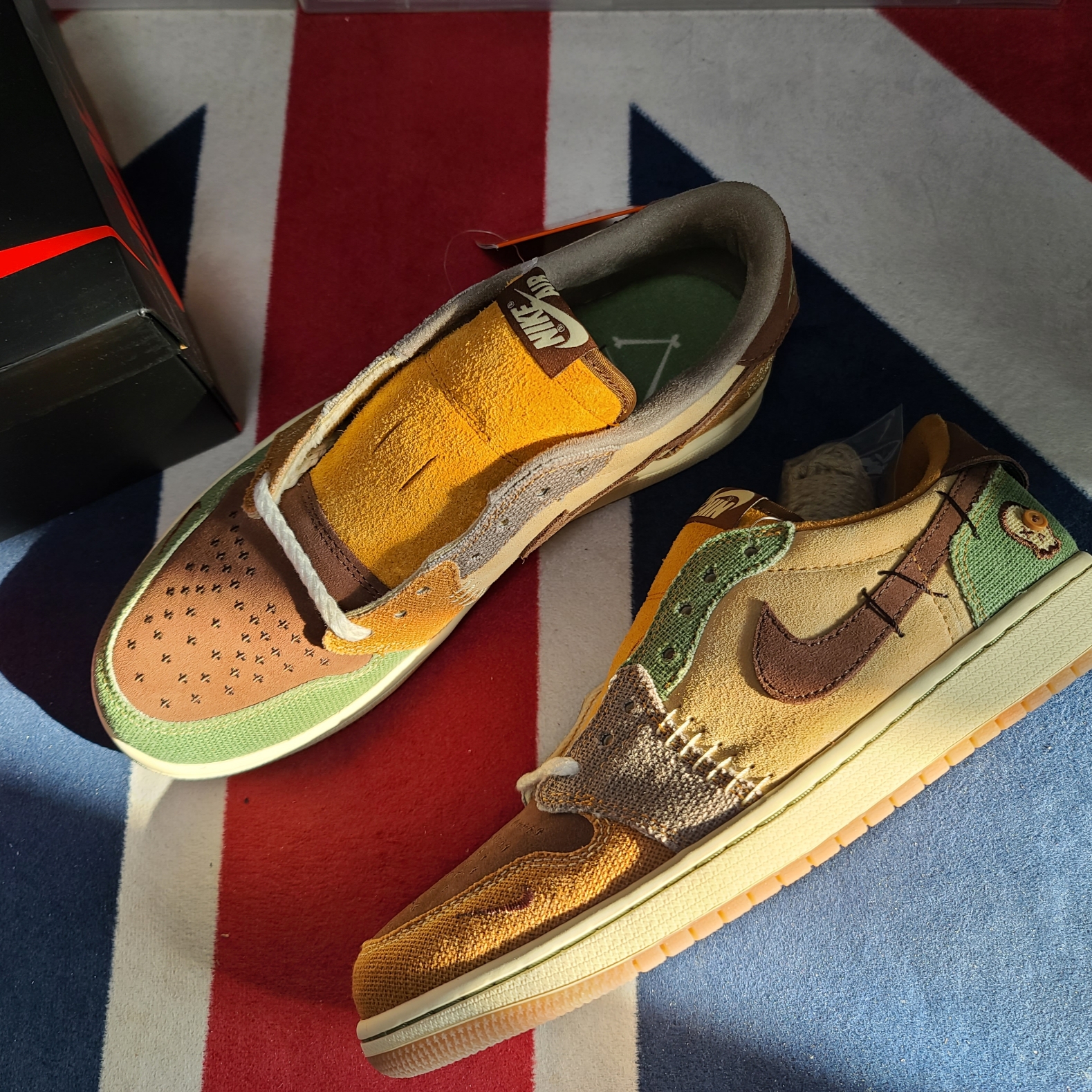Jordan 1 x Zion Williamson Retro Low OG Flax and Oil Green 착용 스타일