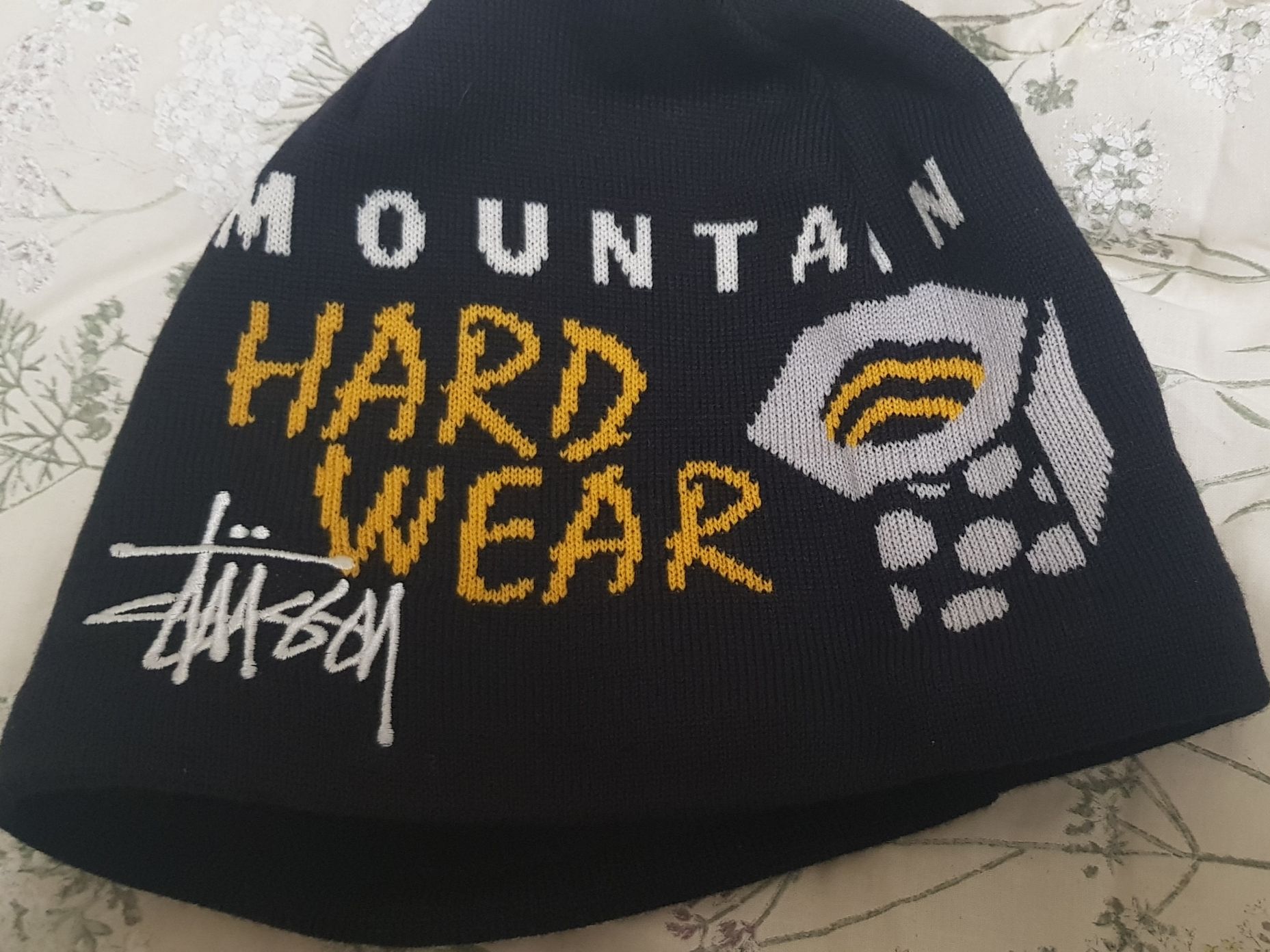 Stussy x Mountain Hardwear Merino Wool Skullcap Black 착용 스타일 - 2