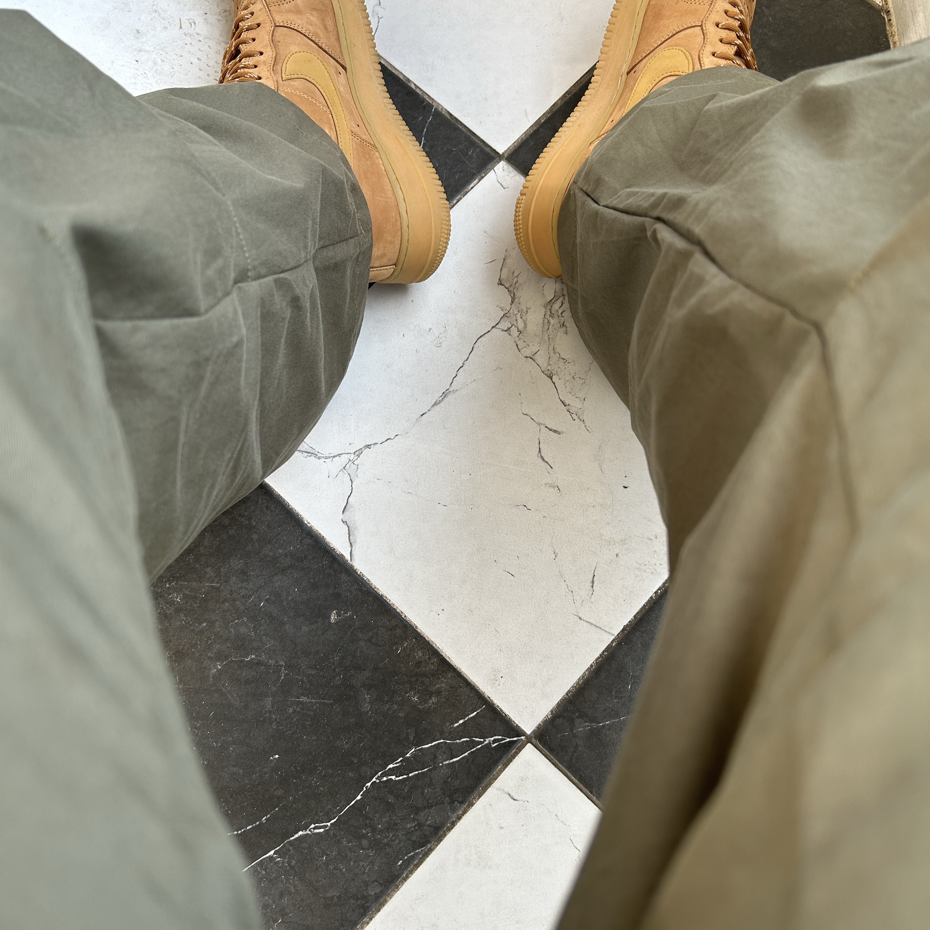 Nike Air Force 1 '07 WB Flax 착용 스타일