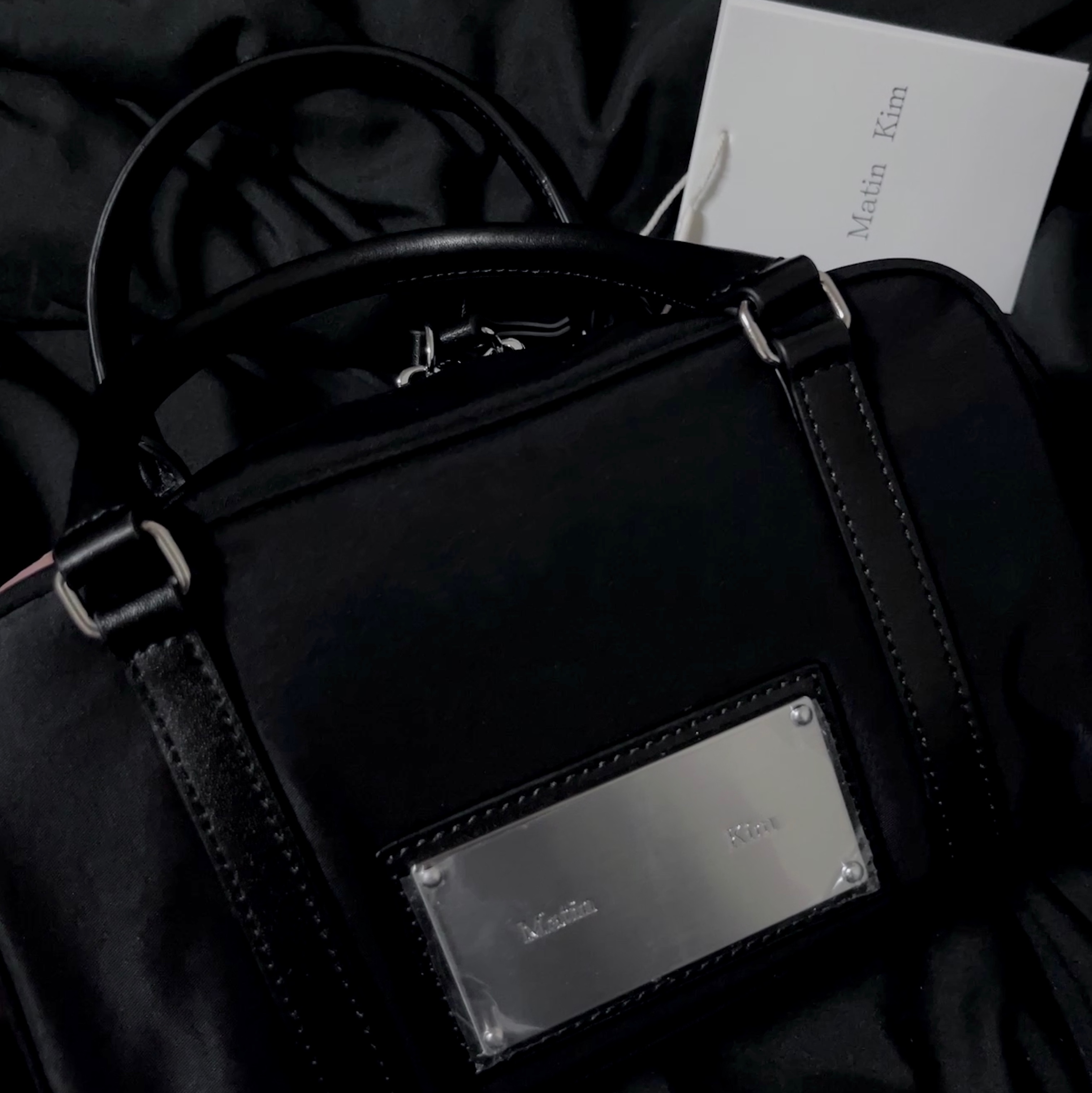 Matin Kim Baby Sporty Tote Bag Black 착용 스타일