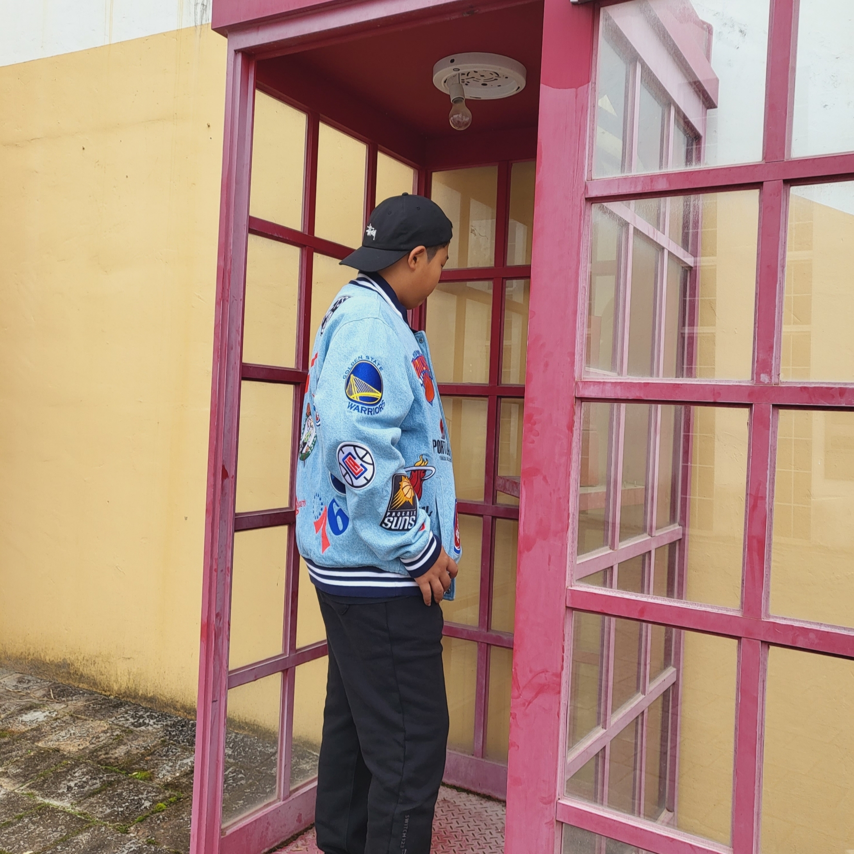 Supreme x Nike NBA Teams Warm-Up Jacket Denim - 18SS, Stussy Stock Low Pro Cap Black 착용 스타일 - 3