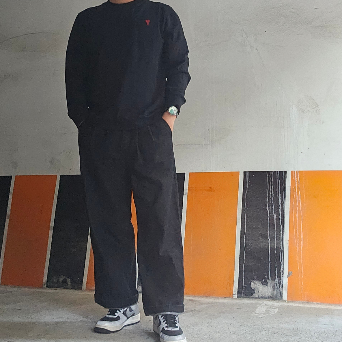 AMI de Coeur Sweatshirt Black, Nike Air Force 1 B Silver Snake 착용 스타일