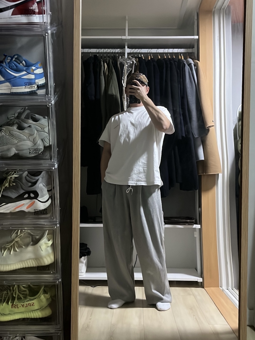 (W) Nike Dunk Low Coast, Adidas Yeezy 500 Salt 착용 스타일 - 2