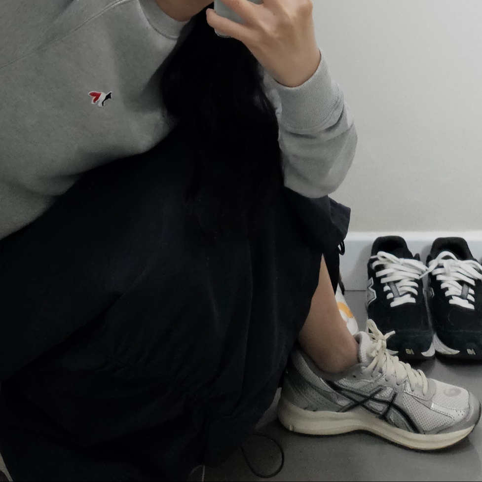 Asics Jog 100 S White Black - 2E Wide 착용 스타일 - 1