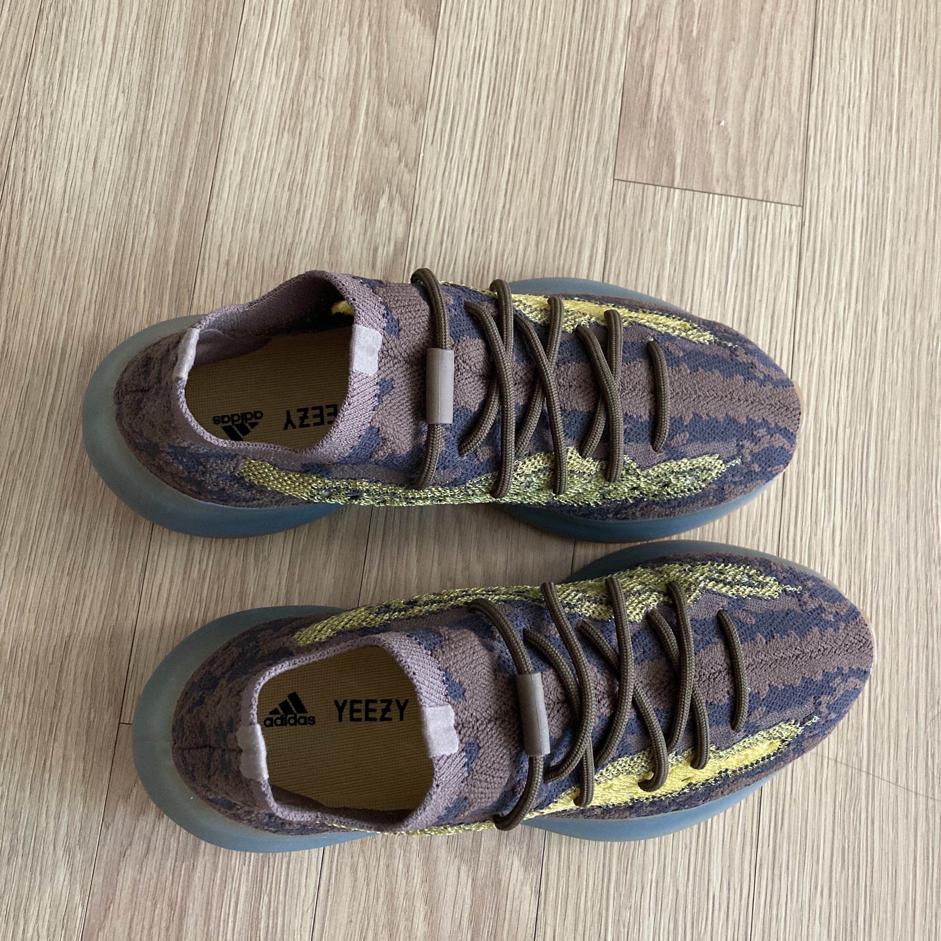 Adidas Yeezy Boost 380 LMNTE - Reflective 착용 스타일 - 1