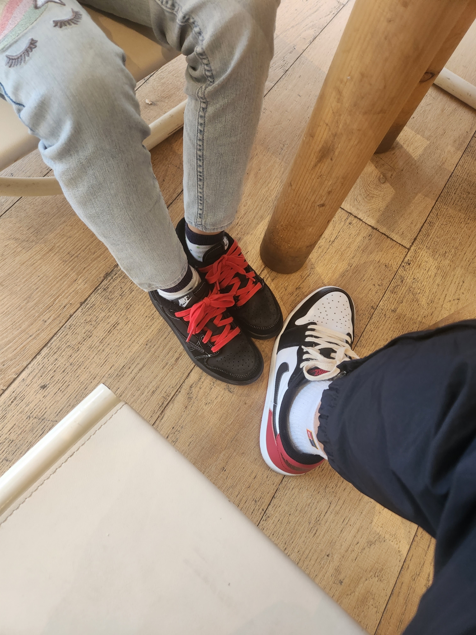 (PS) Jordan 1 x Travis Scott Retro Low OG SP Black Phantom, Supreme x Umbro Cotton Ripstop Track Jacket Black - 23FW 착용 스타일 - 3
