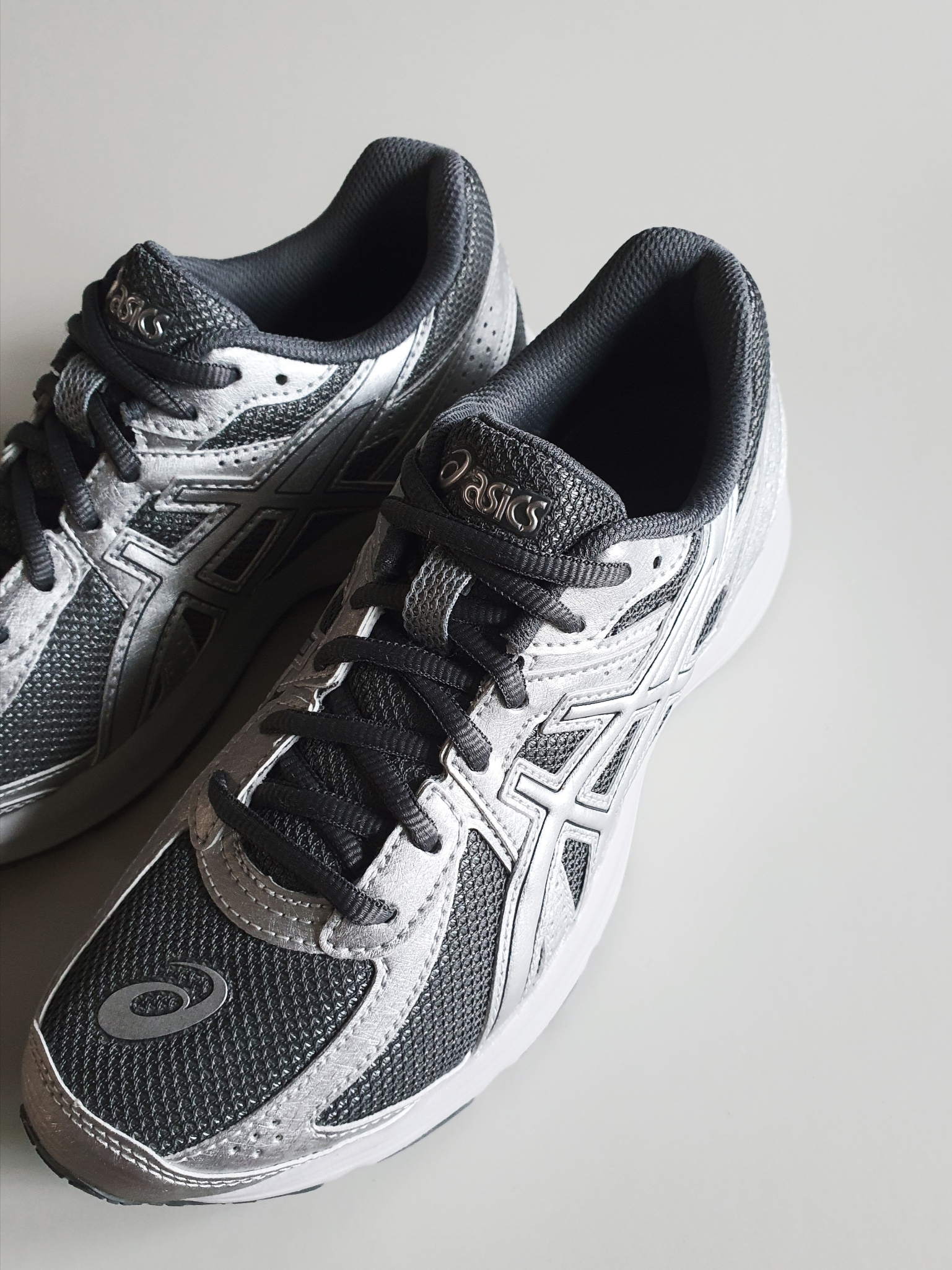 Asics Jog 100 S SMU Sheet Rock Pure Silver - 2E Wide 착용 스타일