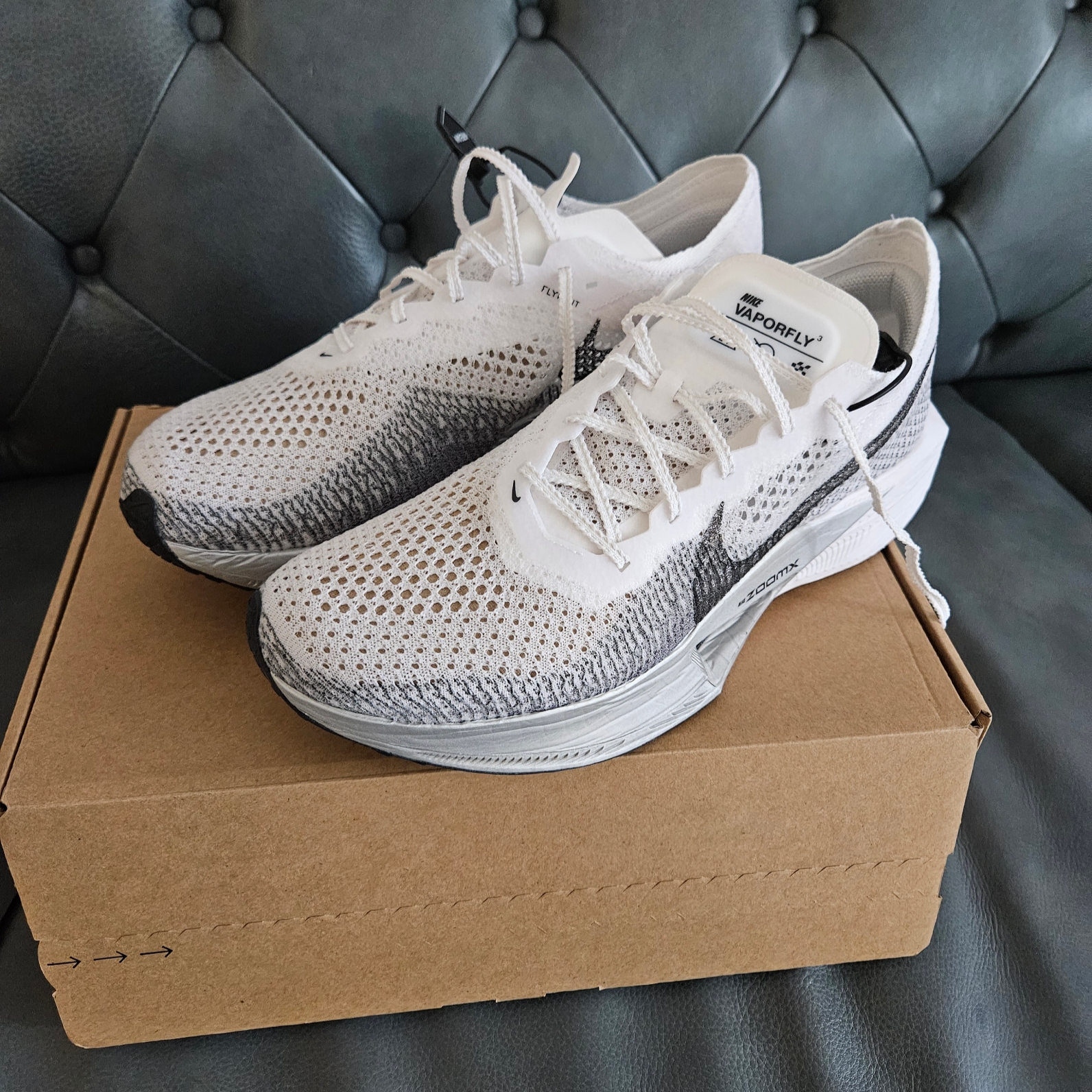Nike ZoomX Vaporfly Next% 3 White Grey 착용 스타일 - 3