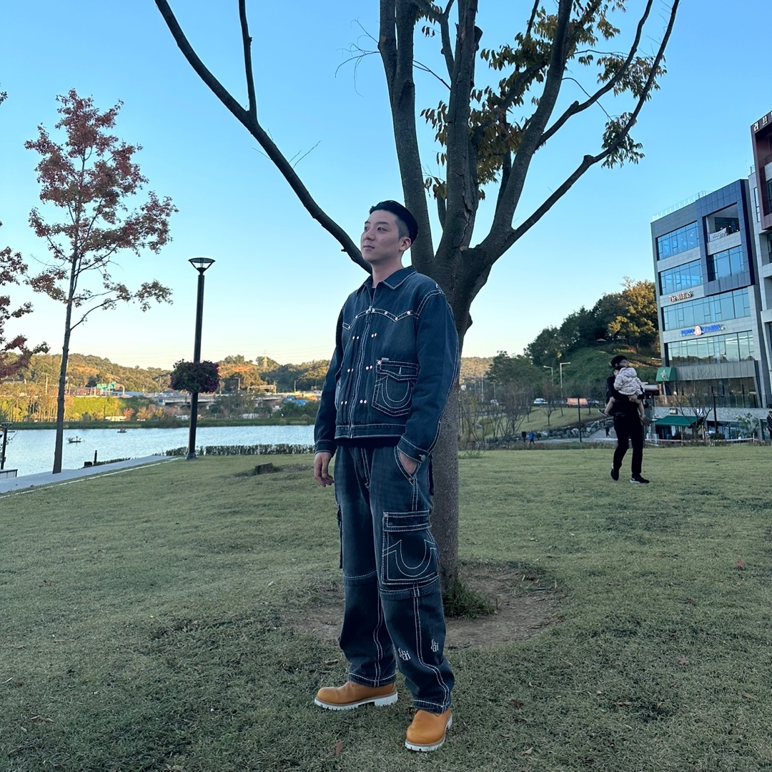 True Religion x Fetch Denim Jacket Black, True Religion x Fetch Denim Separate Cargo Pants Black 착용 스타일