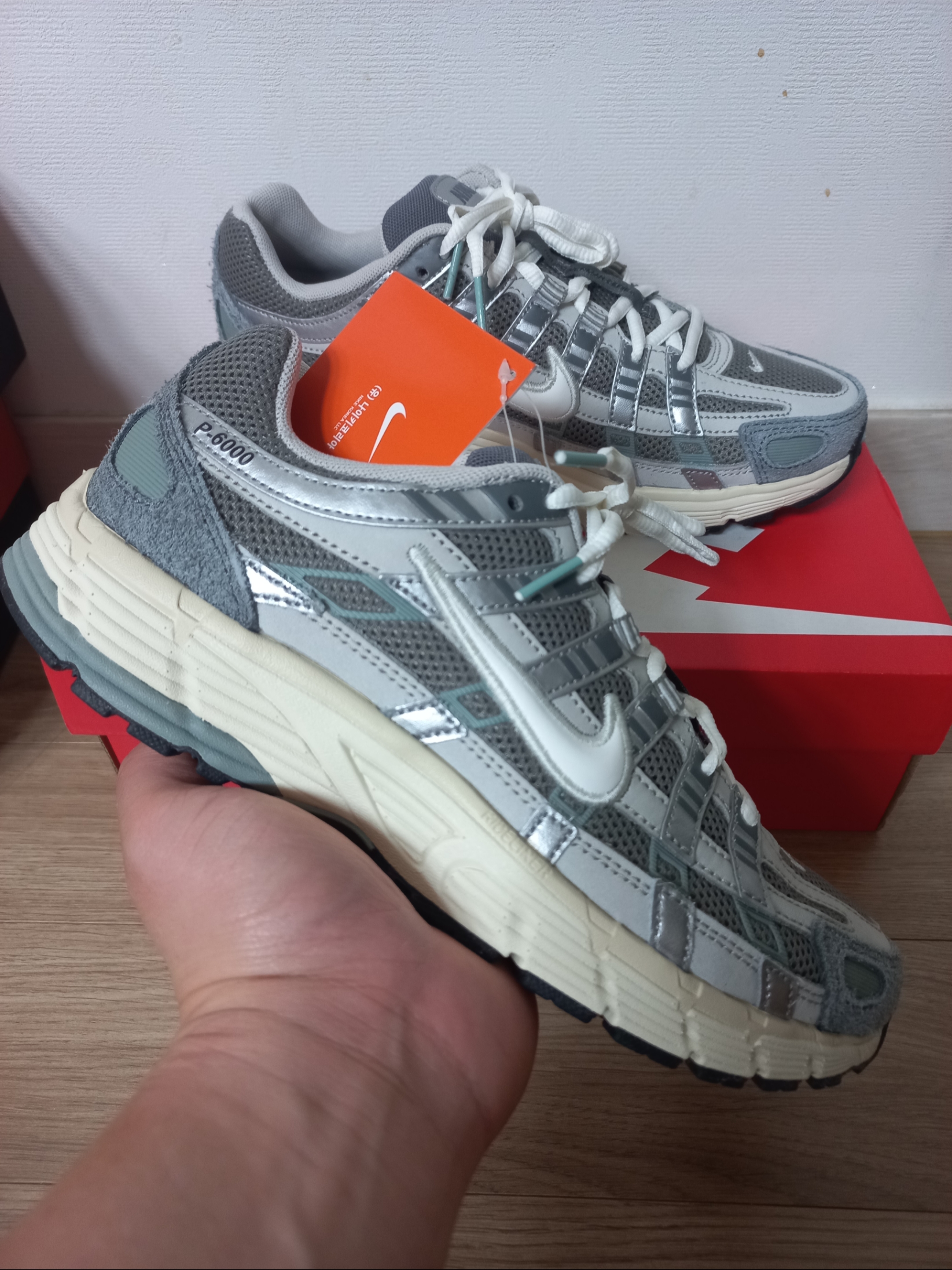Nike P-6000 Flat Pewter Light Iron Ore 착용 스타일 - 1