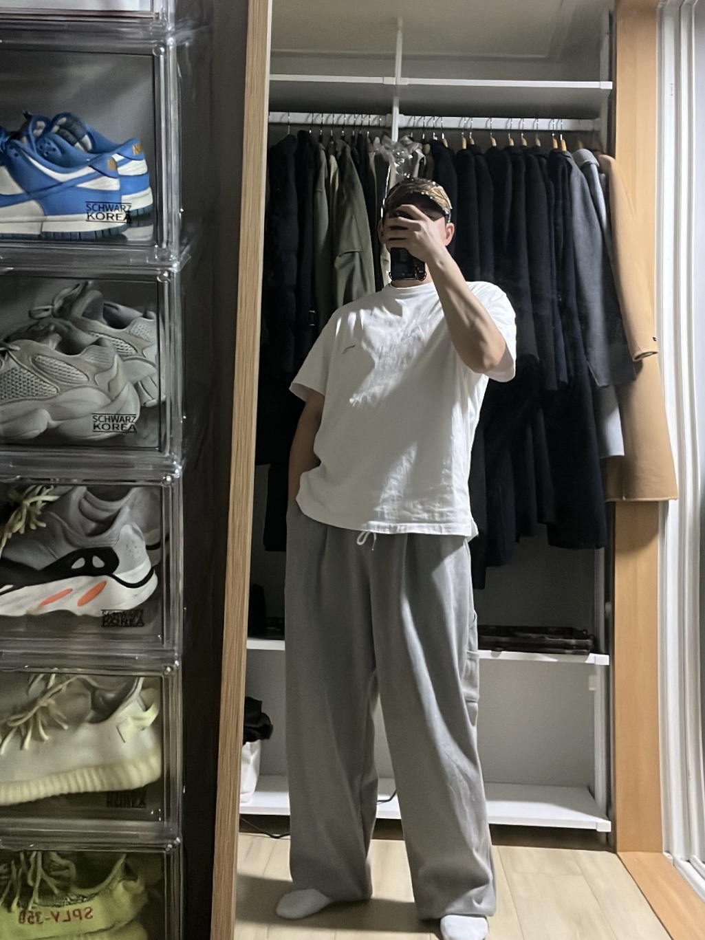 (W) Nike Dunk Low Coast, Adidas Yeezy 500 Salt 착용 스타일 - 1