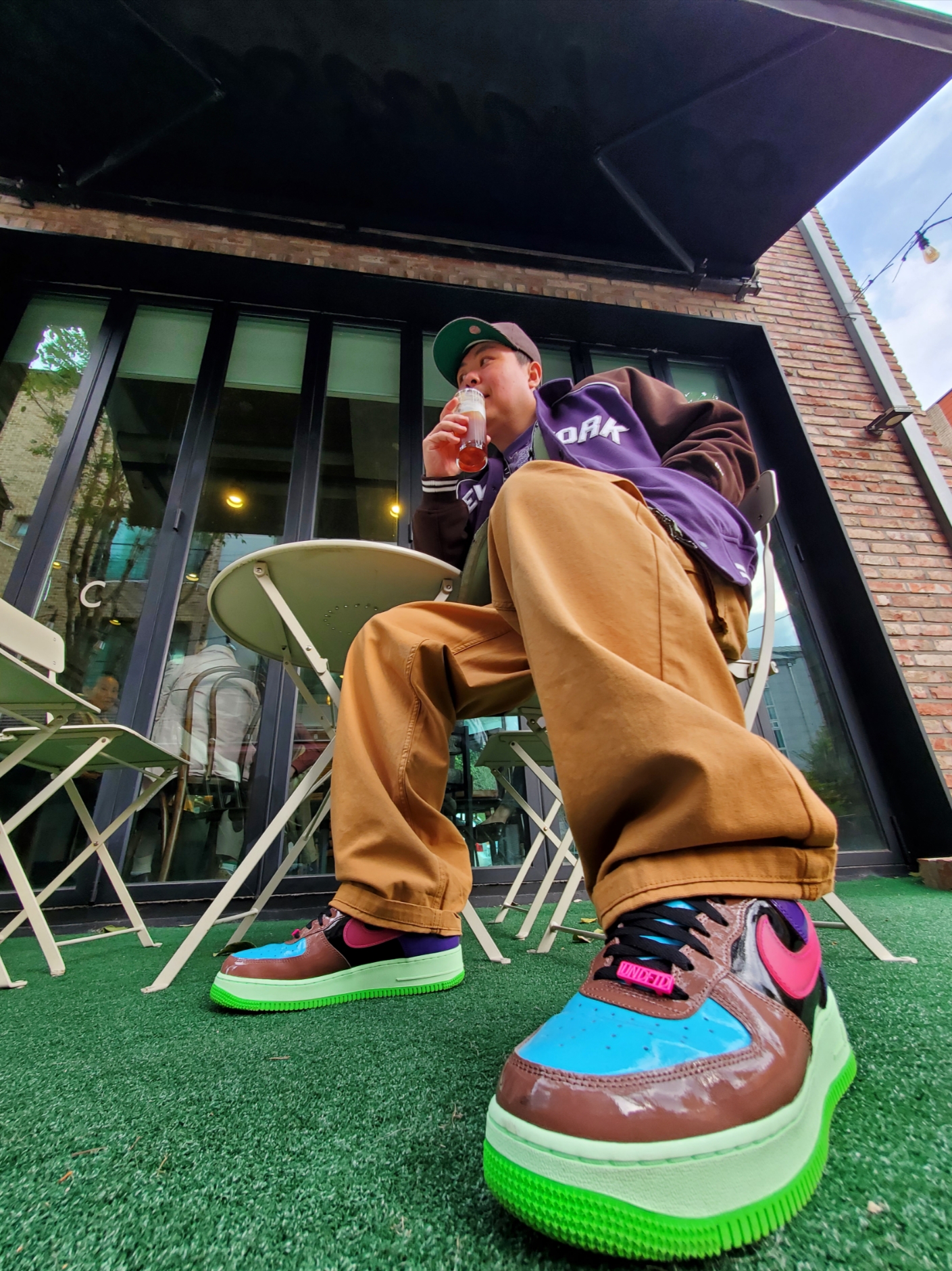 Nike x Undefeated Air Force 1 Low SP Multi Patent Pink Prime, New Era x Fear of God 59FIFTY Corduroy Size Cap Walnut 착용 스타일 - 1